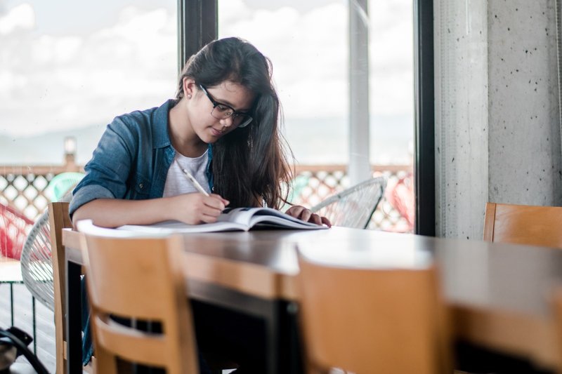 girl-studying