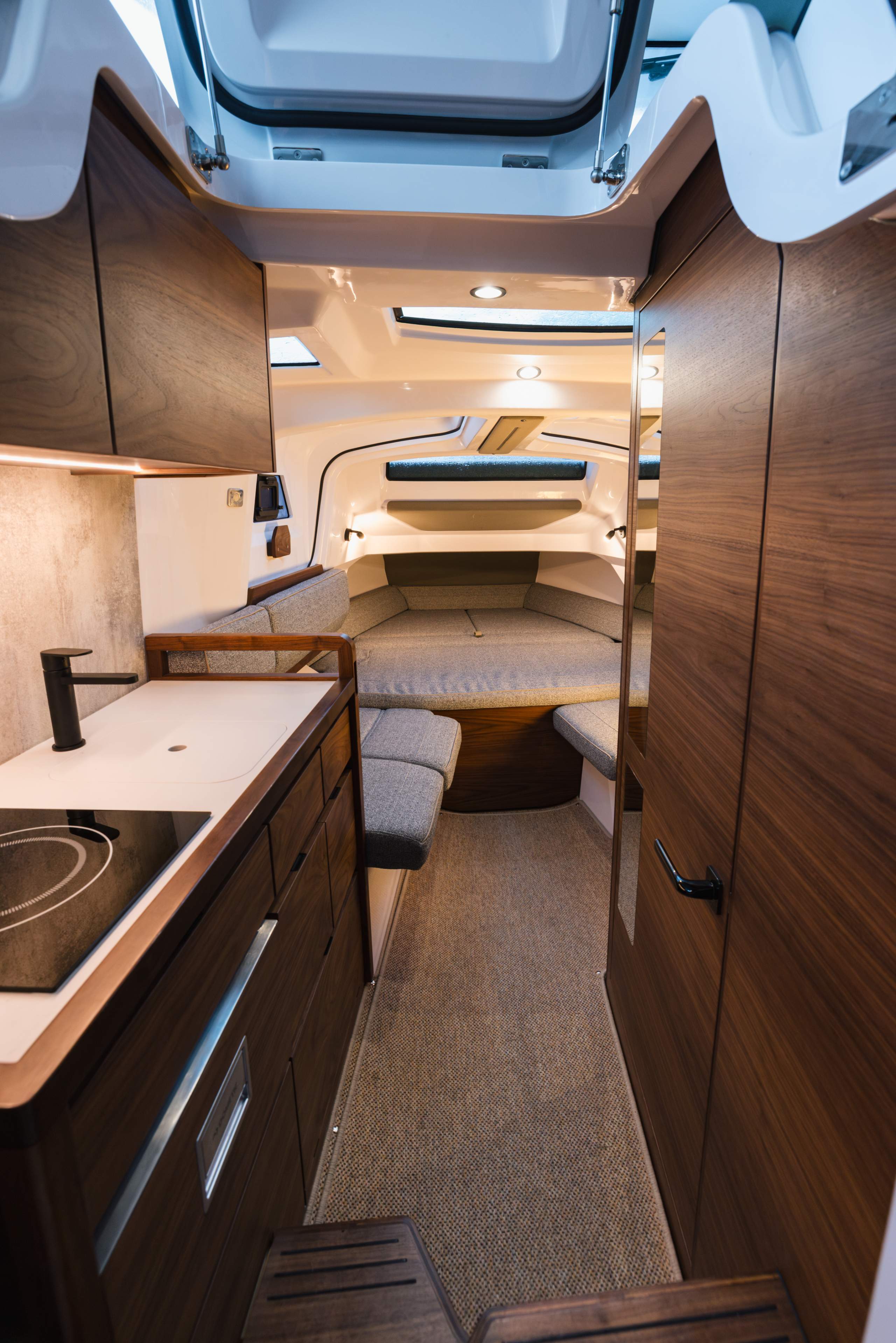 Axopar 38 XC Cross Cabin