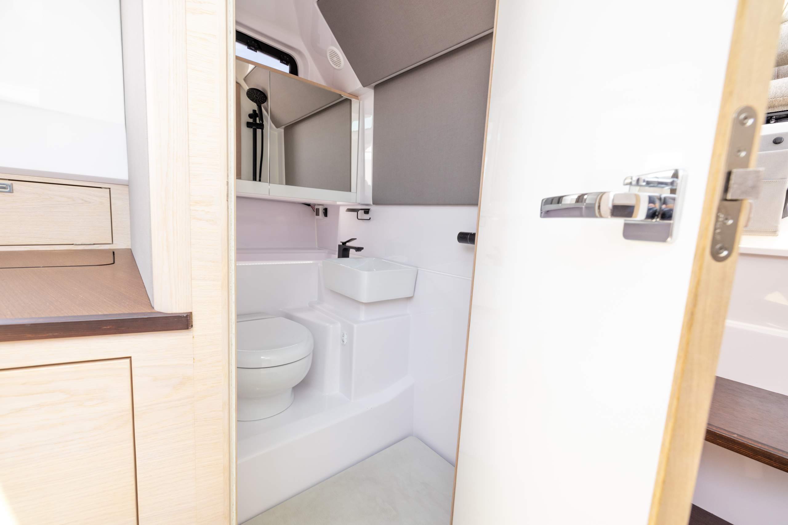 Axopar 45 XC Cross Cabin