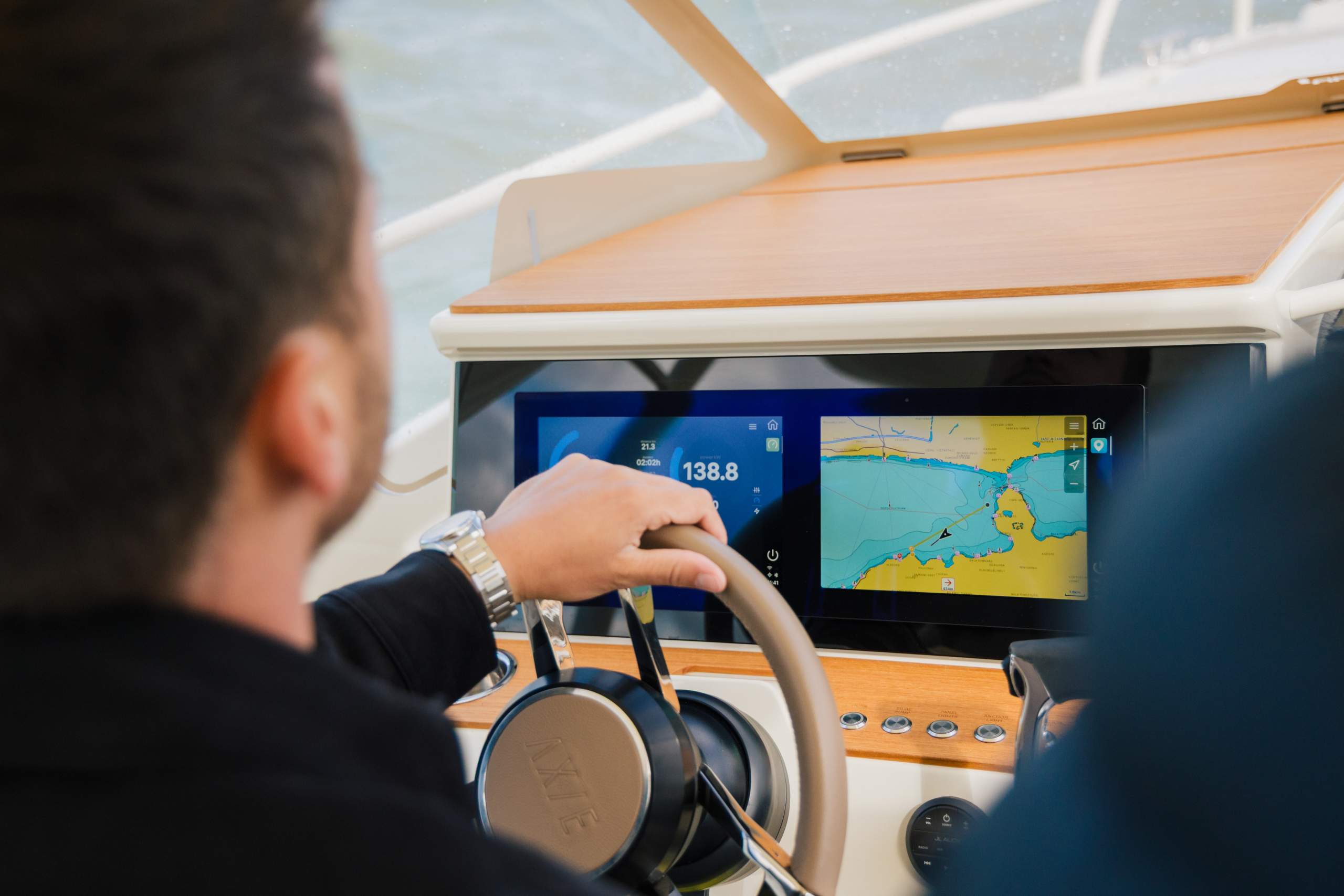 AX-E 25 Cross Top_E29A2863