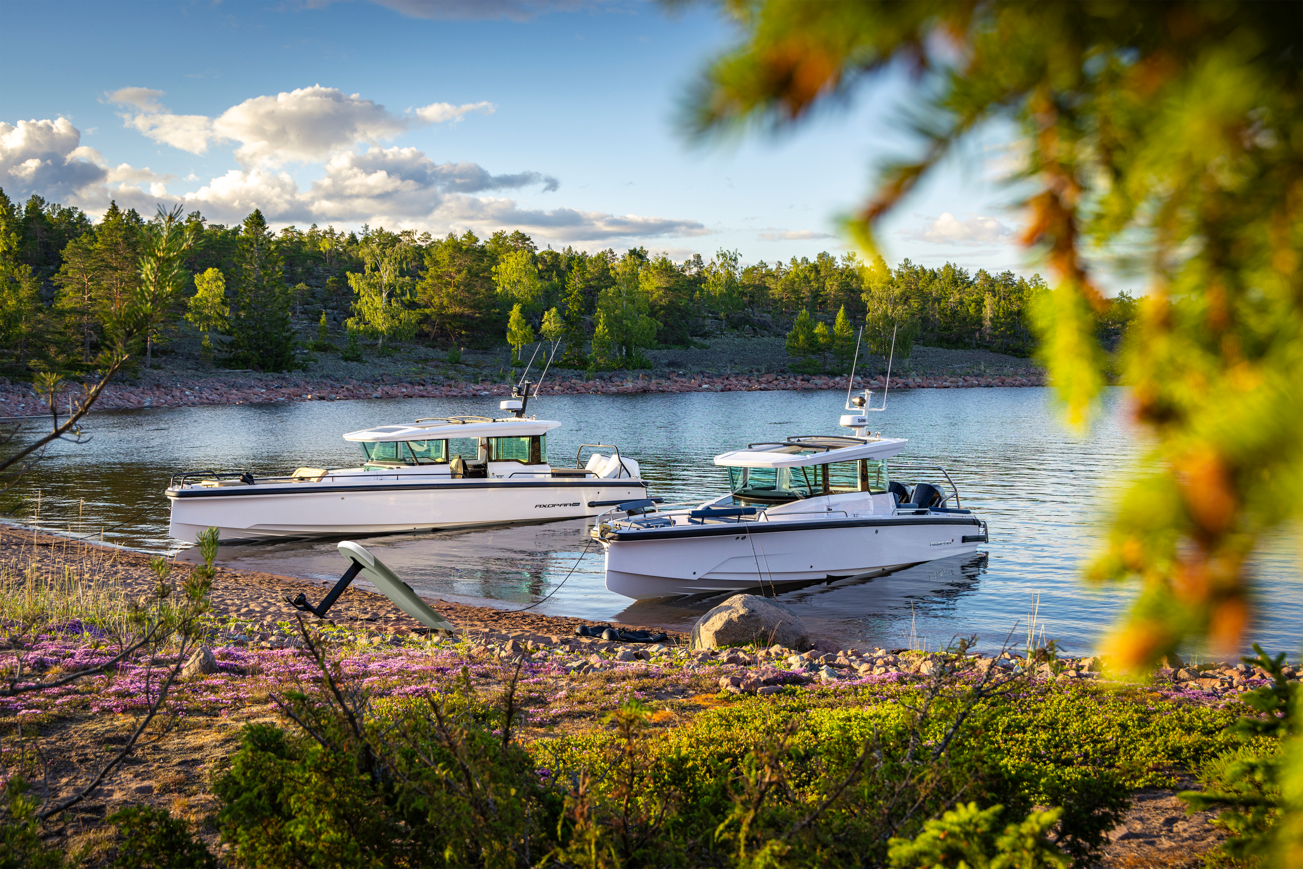 Flite x Axopar on shore 3840x2562