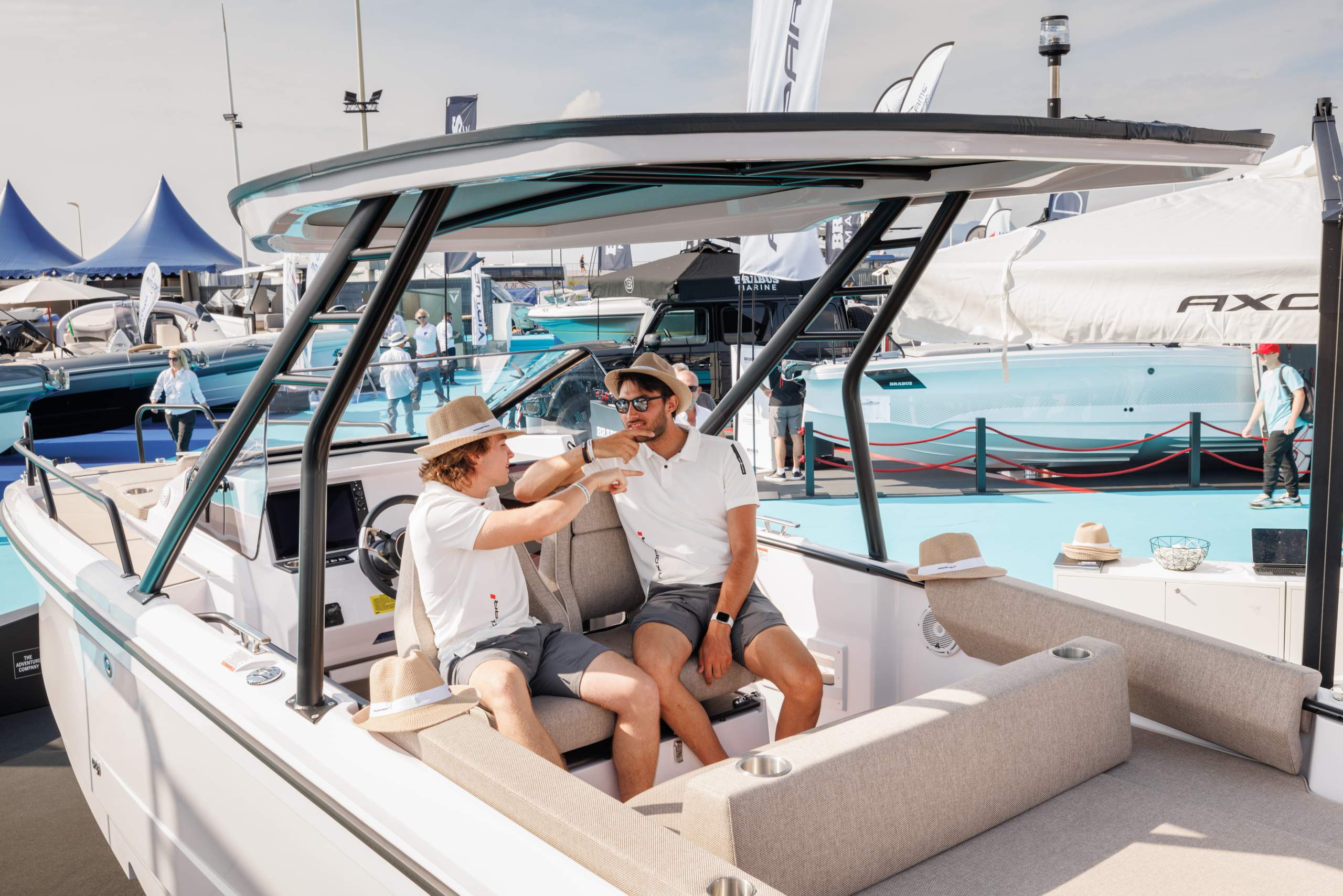 Axopar-25-Cross-Top-Mediterrana_0X0A5500