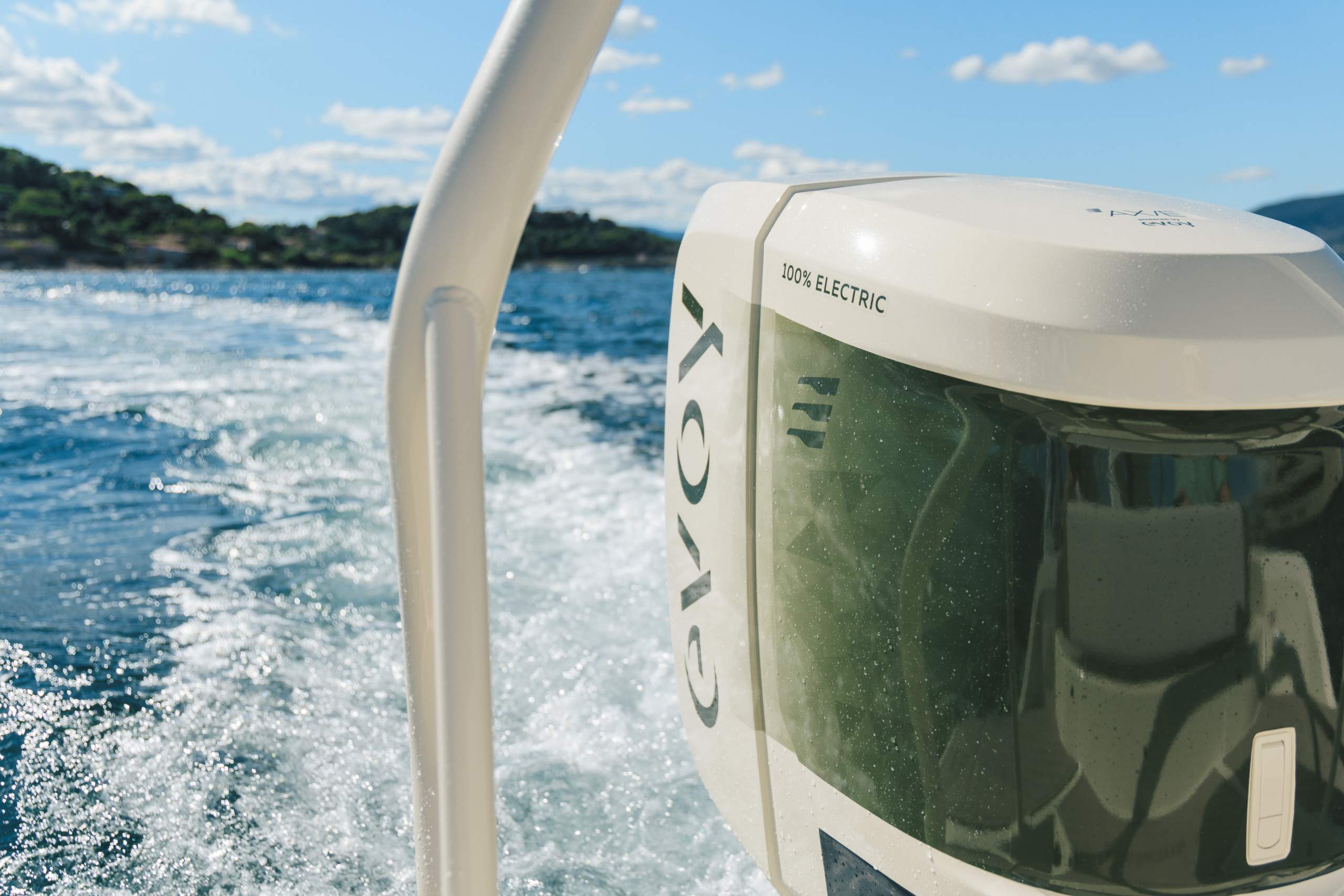 AX-E 22 T-Top_099A3893