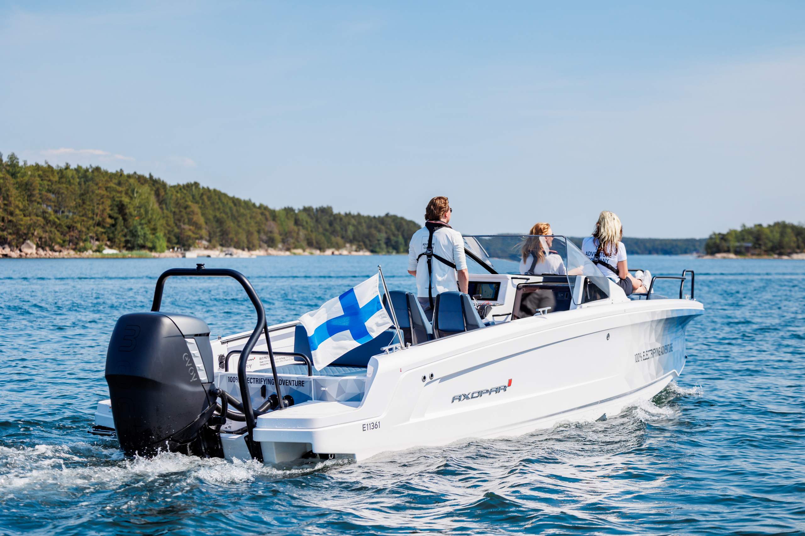 03_Axopar-25-Electric-Prototype_E29A0237_