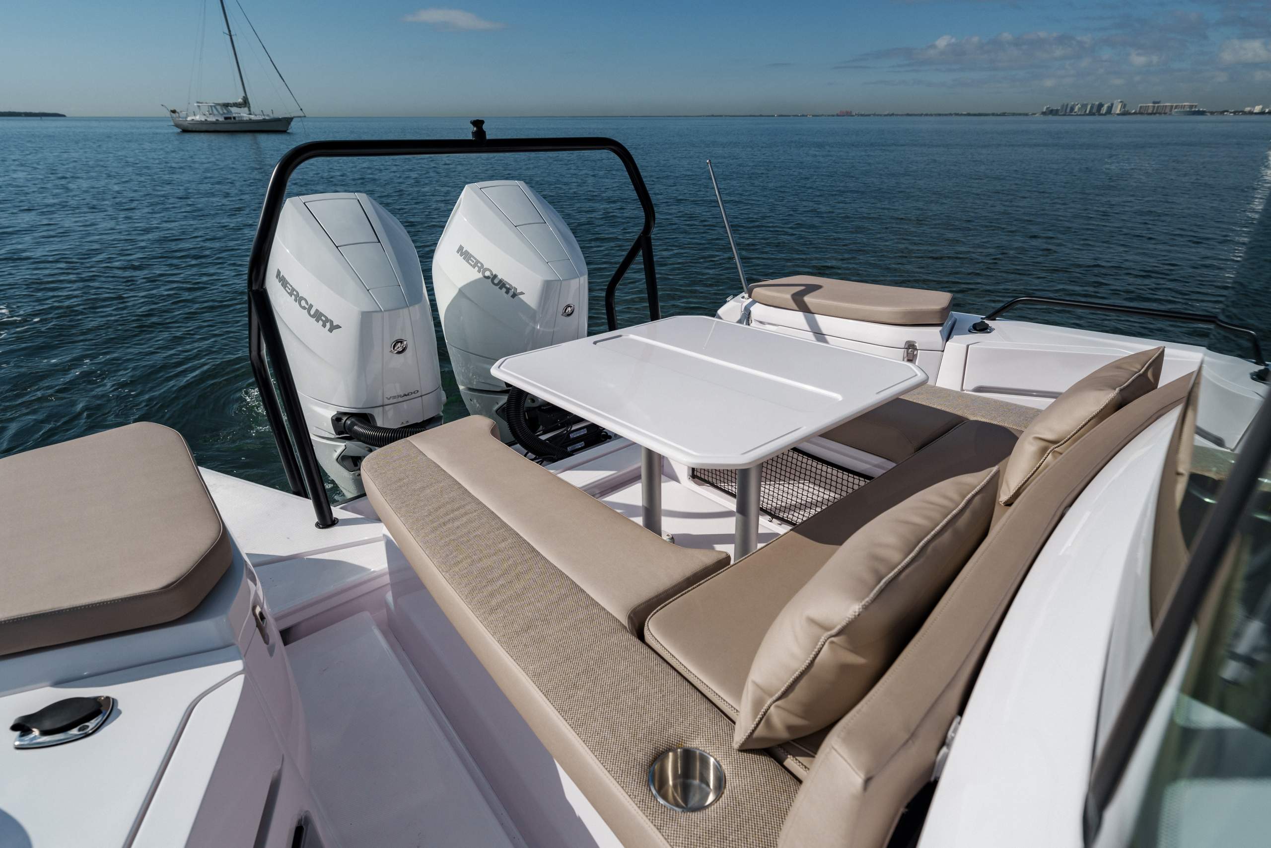 Axopar 37 XC Cross Cabin BRABUS Performance Line_KBP00210