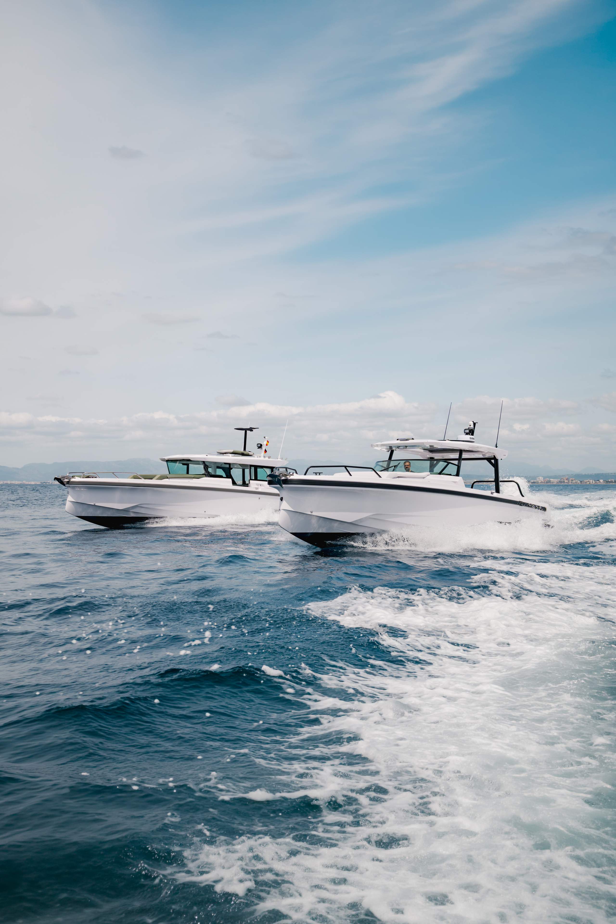 Axopar 38 Sun Top and 38 Cross Cabin_DSC01366