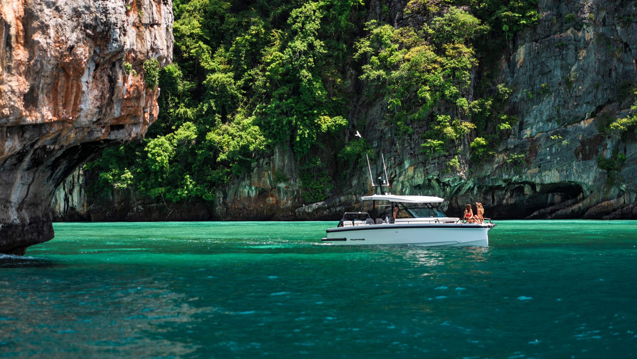 Discovering Paradise - Axopar 37 Sun-Top