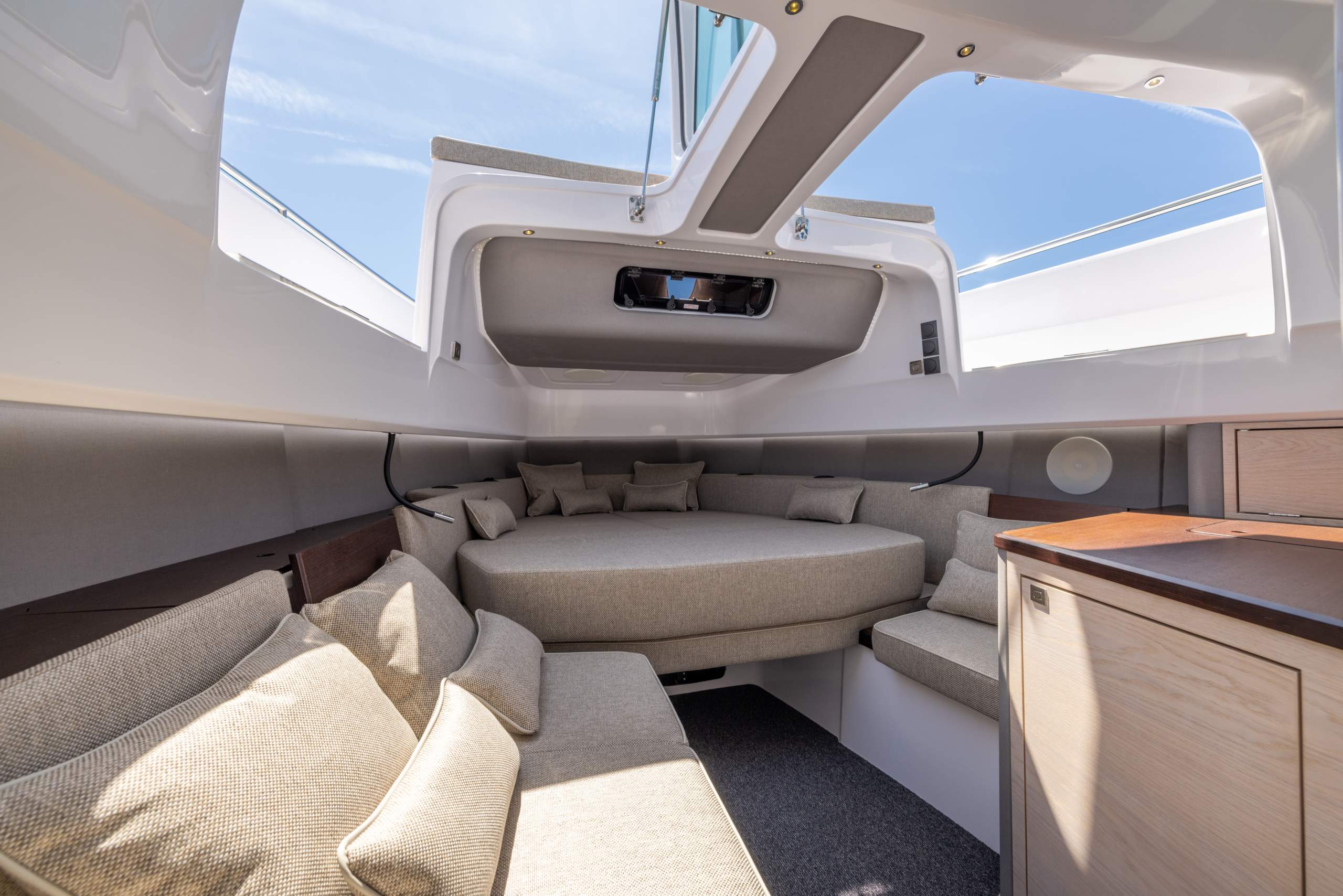 Axopar 45 XC Cross Cabin