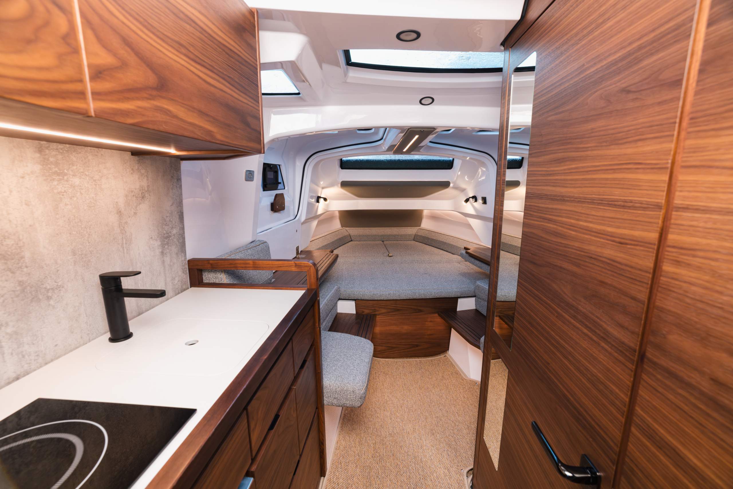 Axopar 38 XC Cross Cabin_099A6627