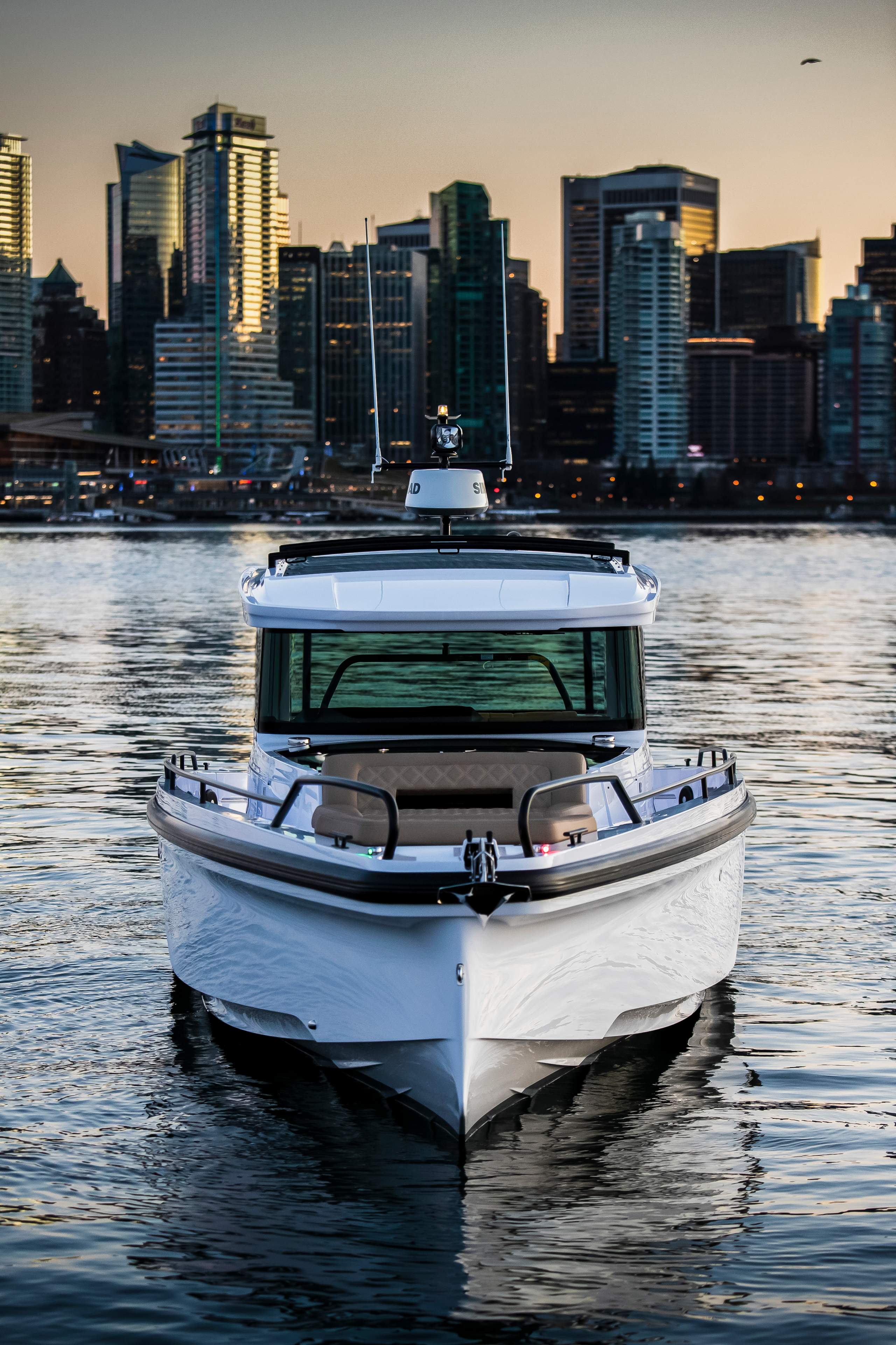 Axopar 37 XC Cross Cabin