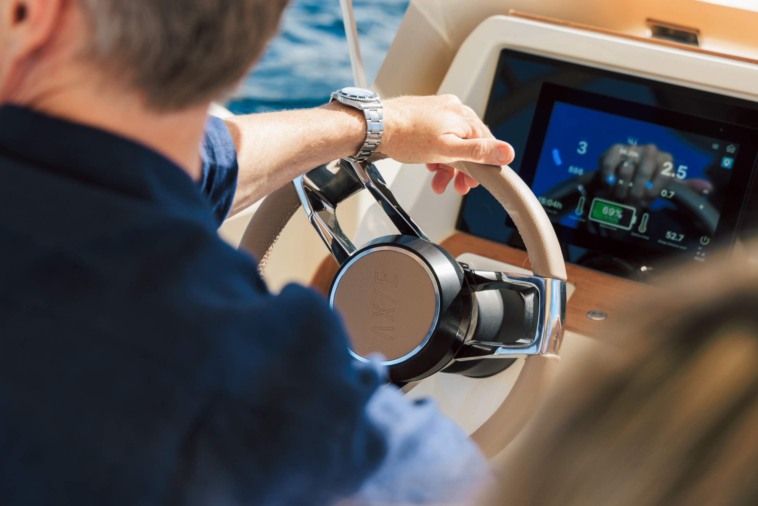 AX-E 22 T-Top_099A3903