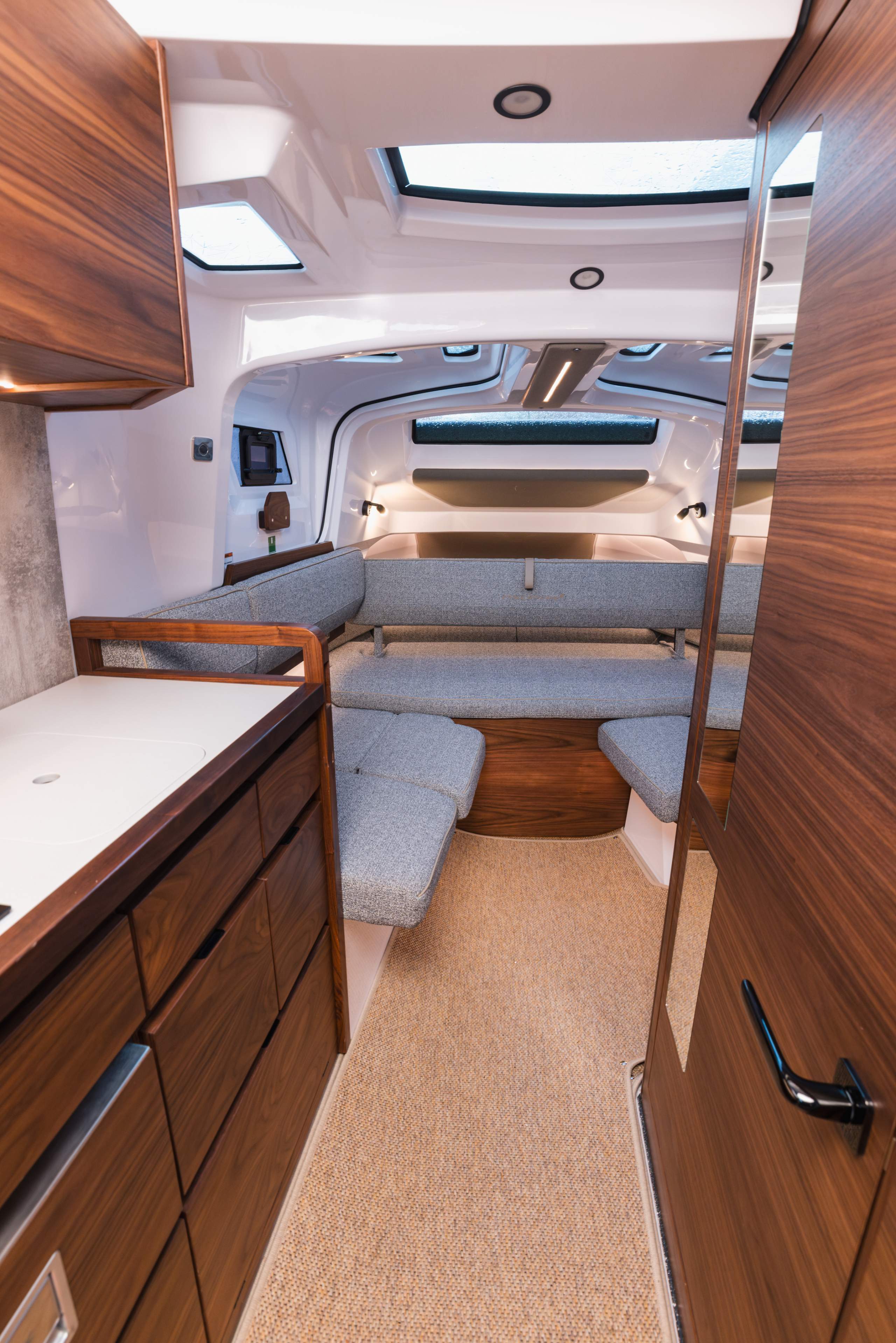 Axopar 38 XC Cross Cabin