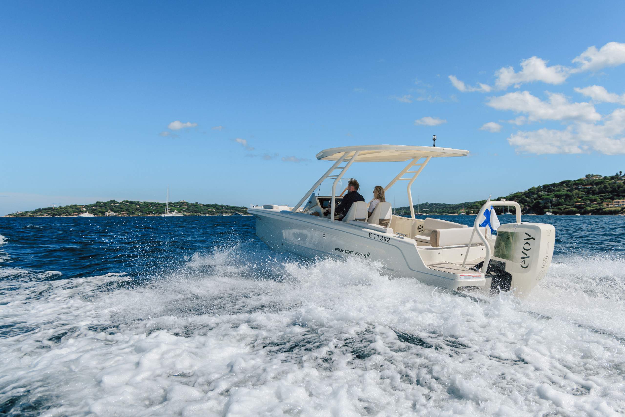 AX-E 22 T-Top_099A3745