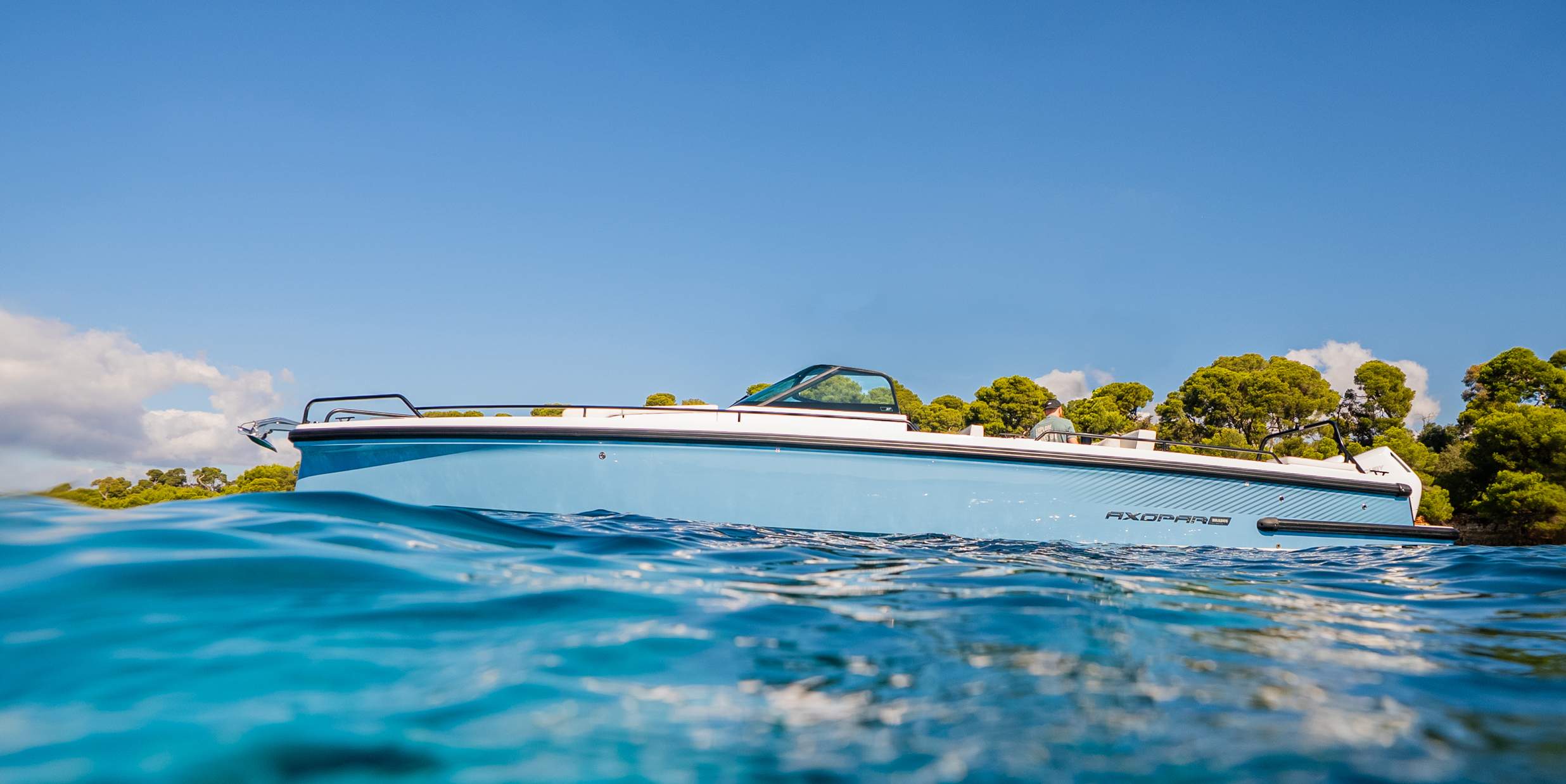 Axcopar-37-Spyder-Iconic-Edition-Surroundings