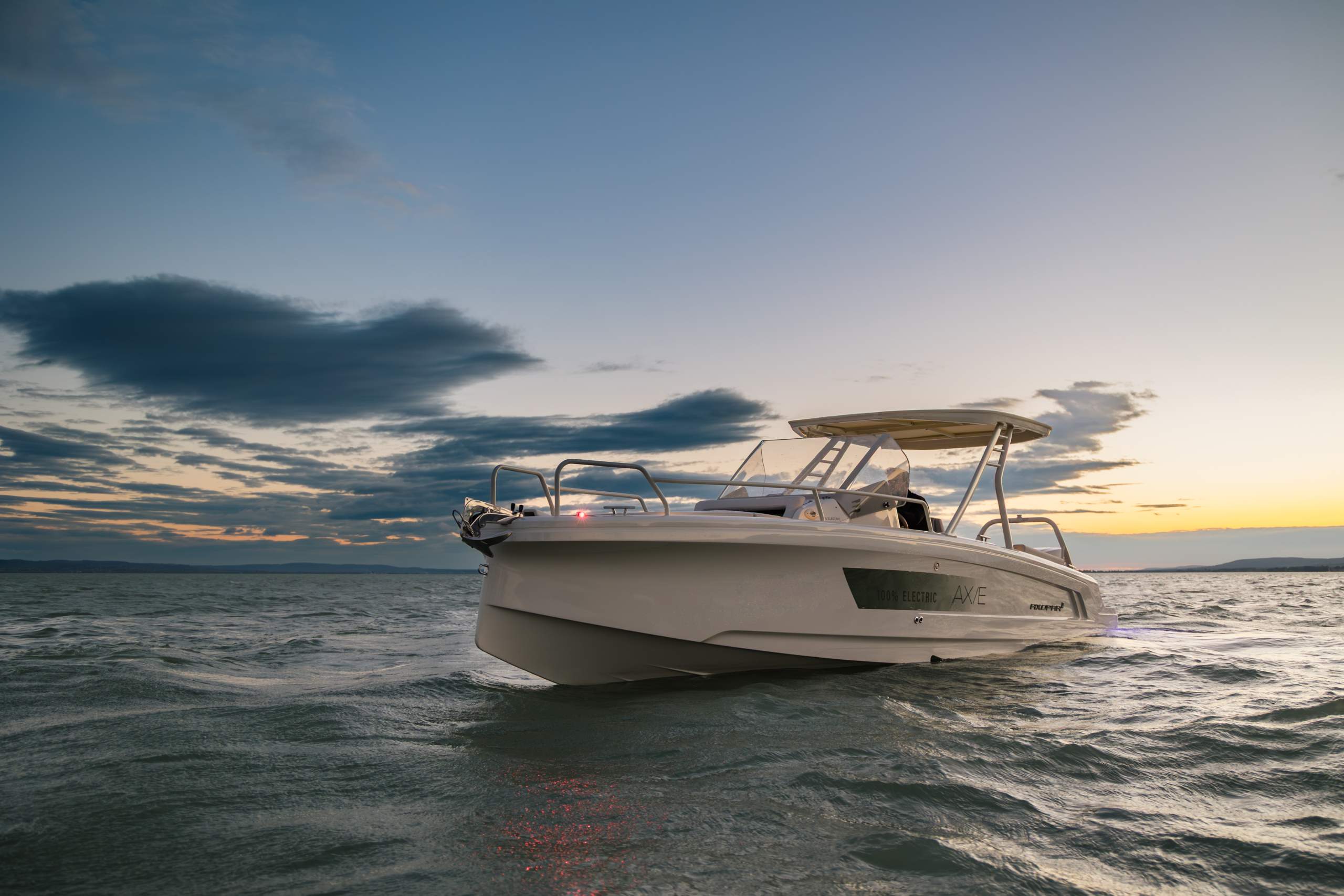 AX-E 25 Cross Top_E29A3136