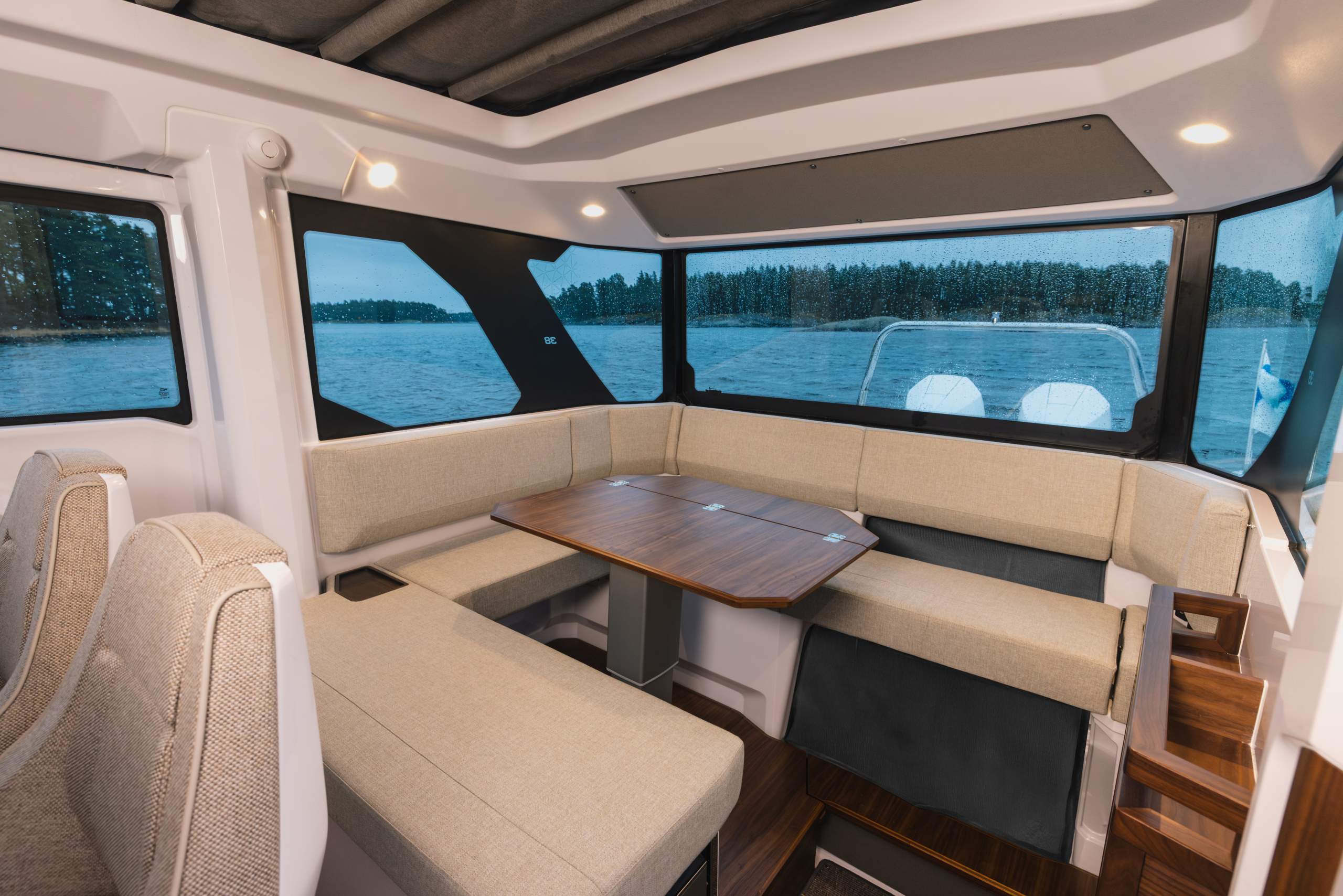 Axopar-38-XC-Cross-Cabin_099A6393_Axedit