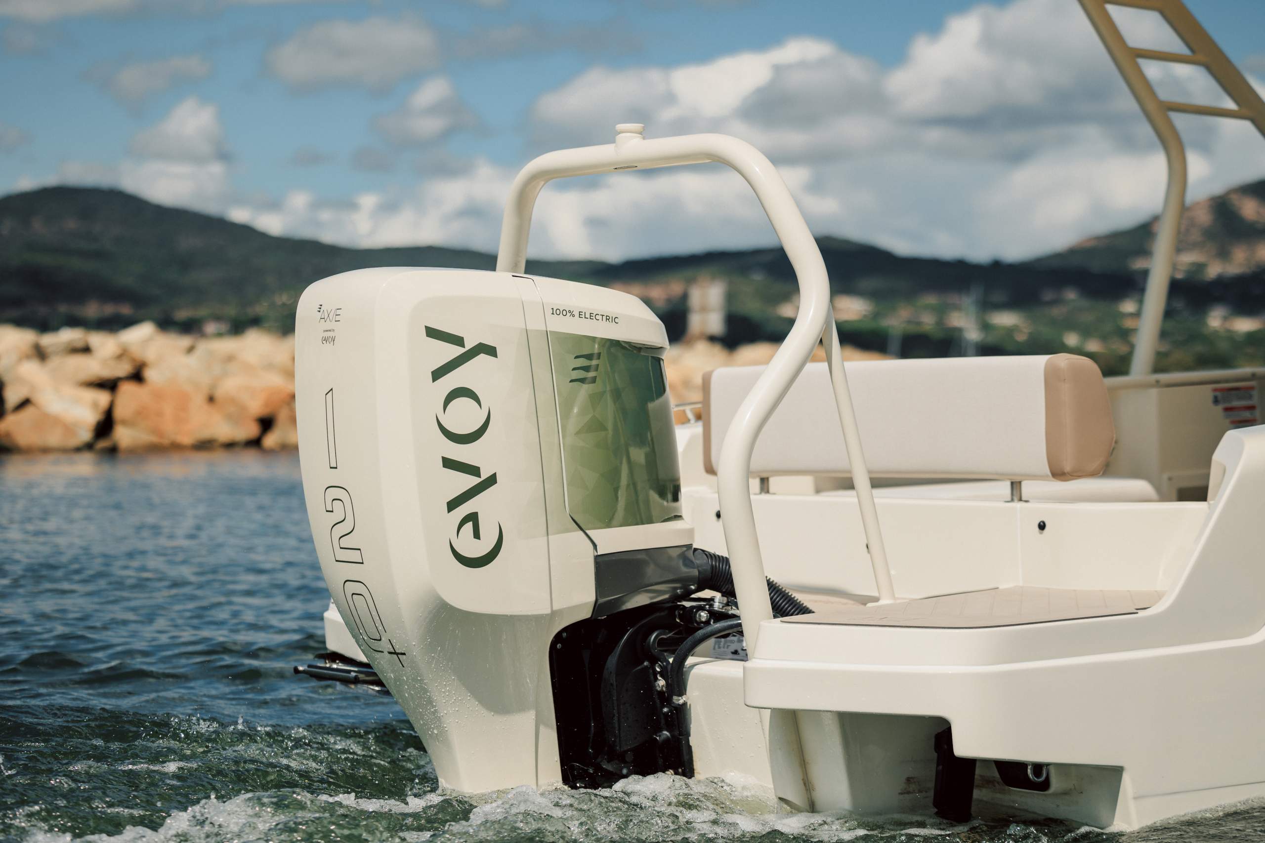 AX-E 22 T-Top_E29A9034