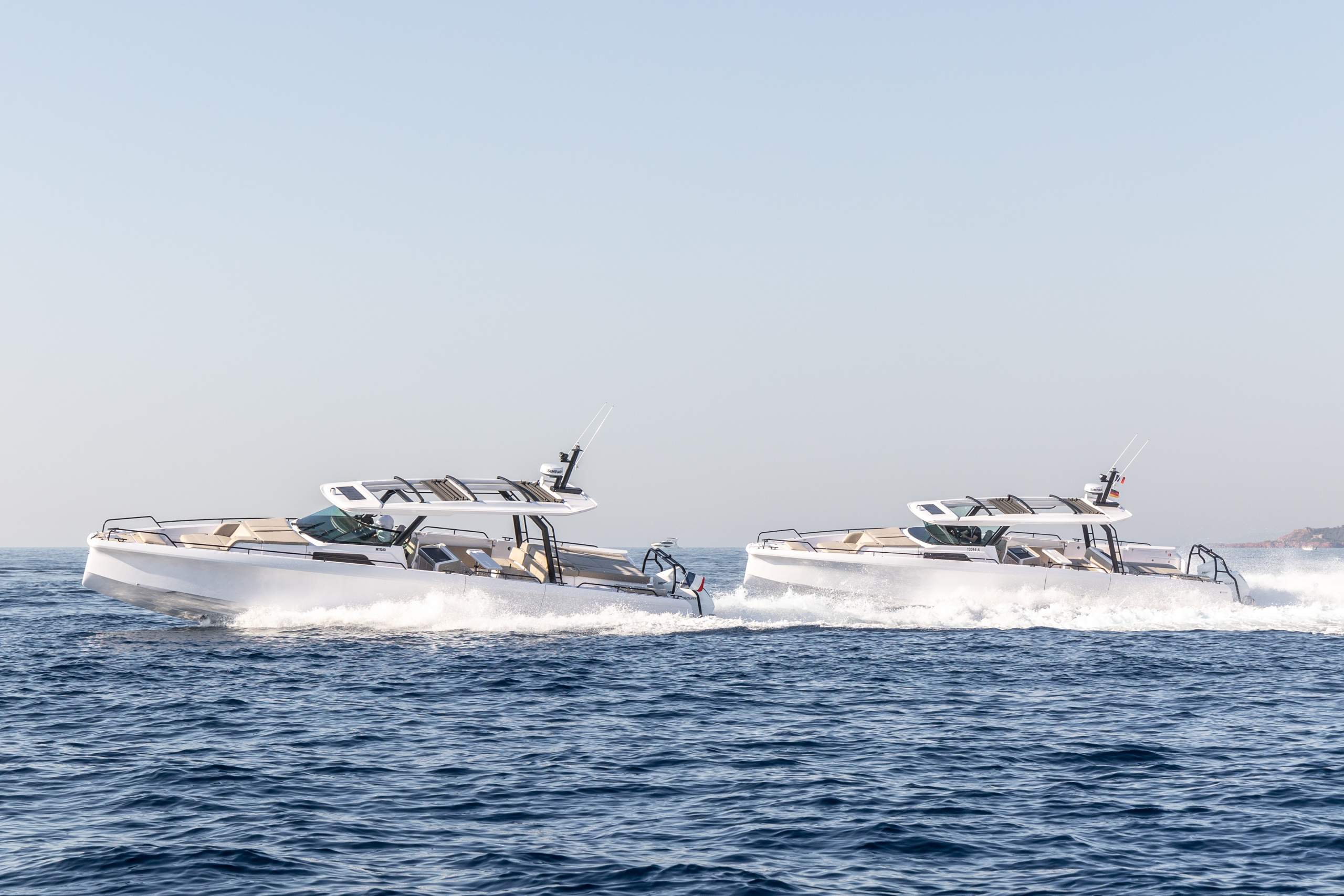 Axopar-45-Cross-Top-Sun-Top-8