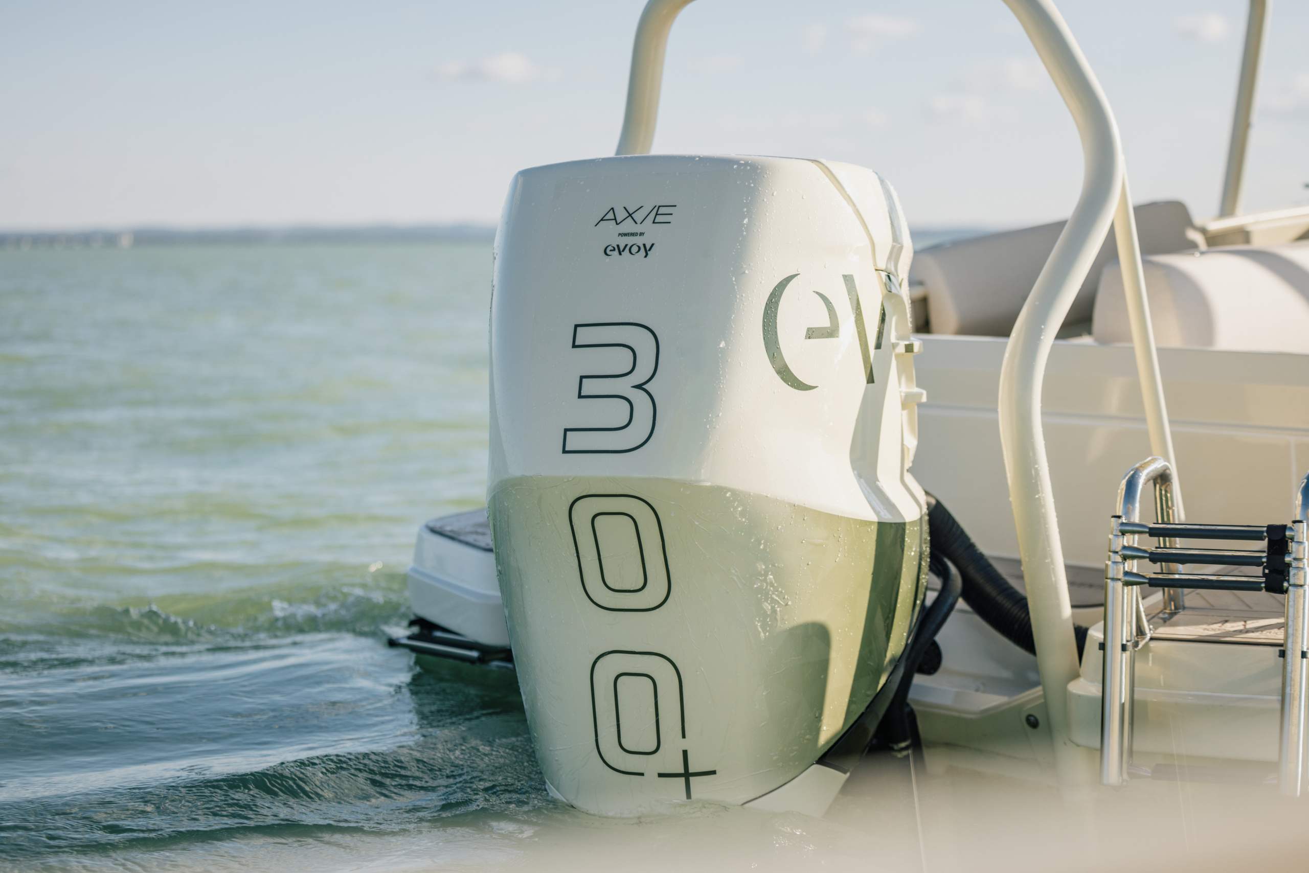 AX-E 25 Cross Top_099A8121