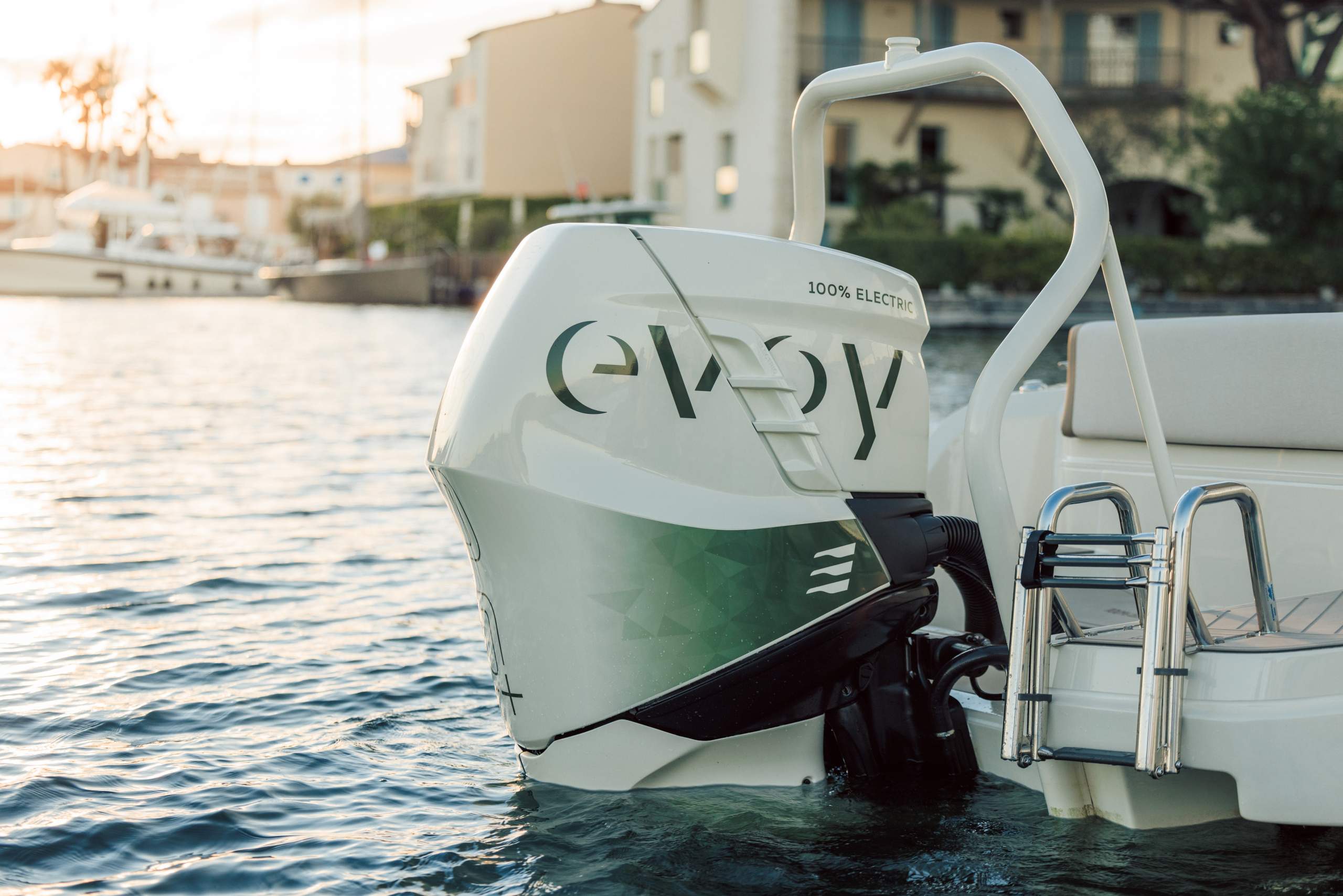 AX-E 25 Cross Top_099A4359