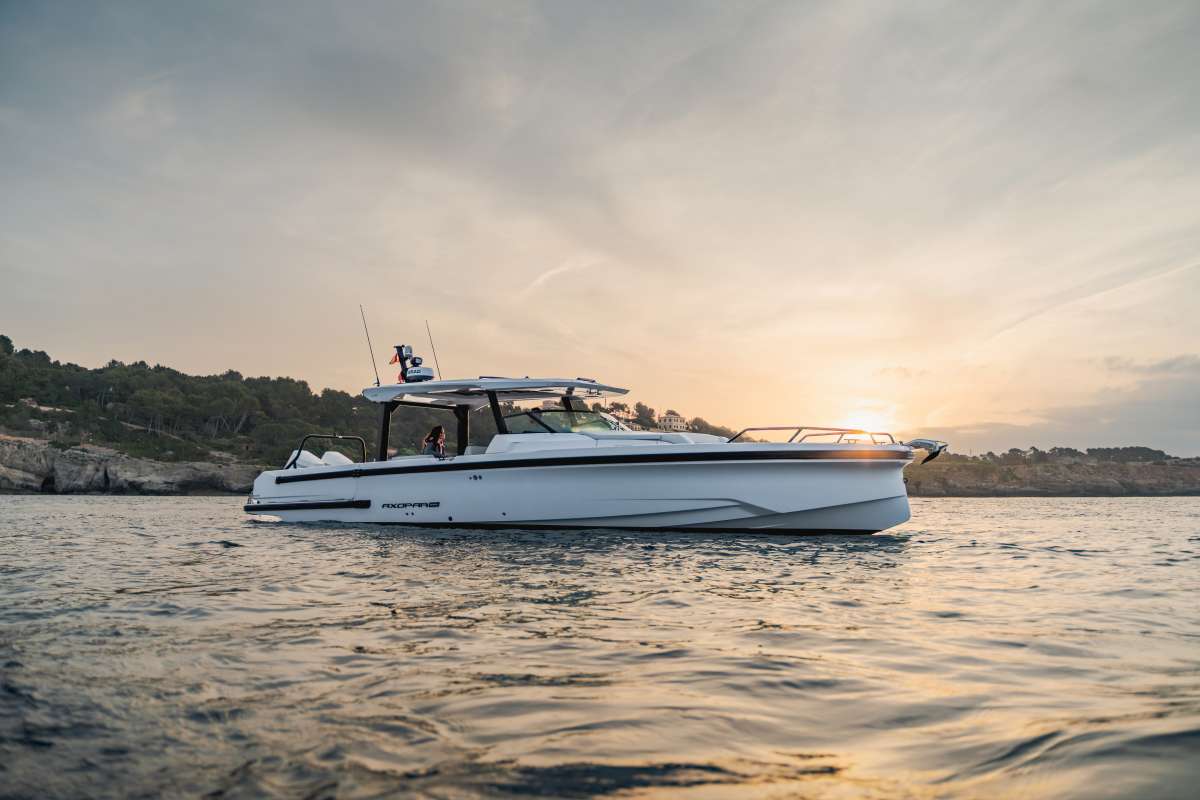 Axopar Launches the 38 Sun Top, An Open and Social Boat Built for ...
