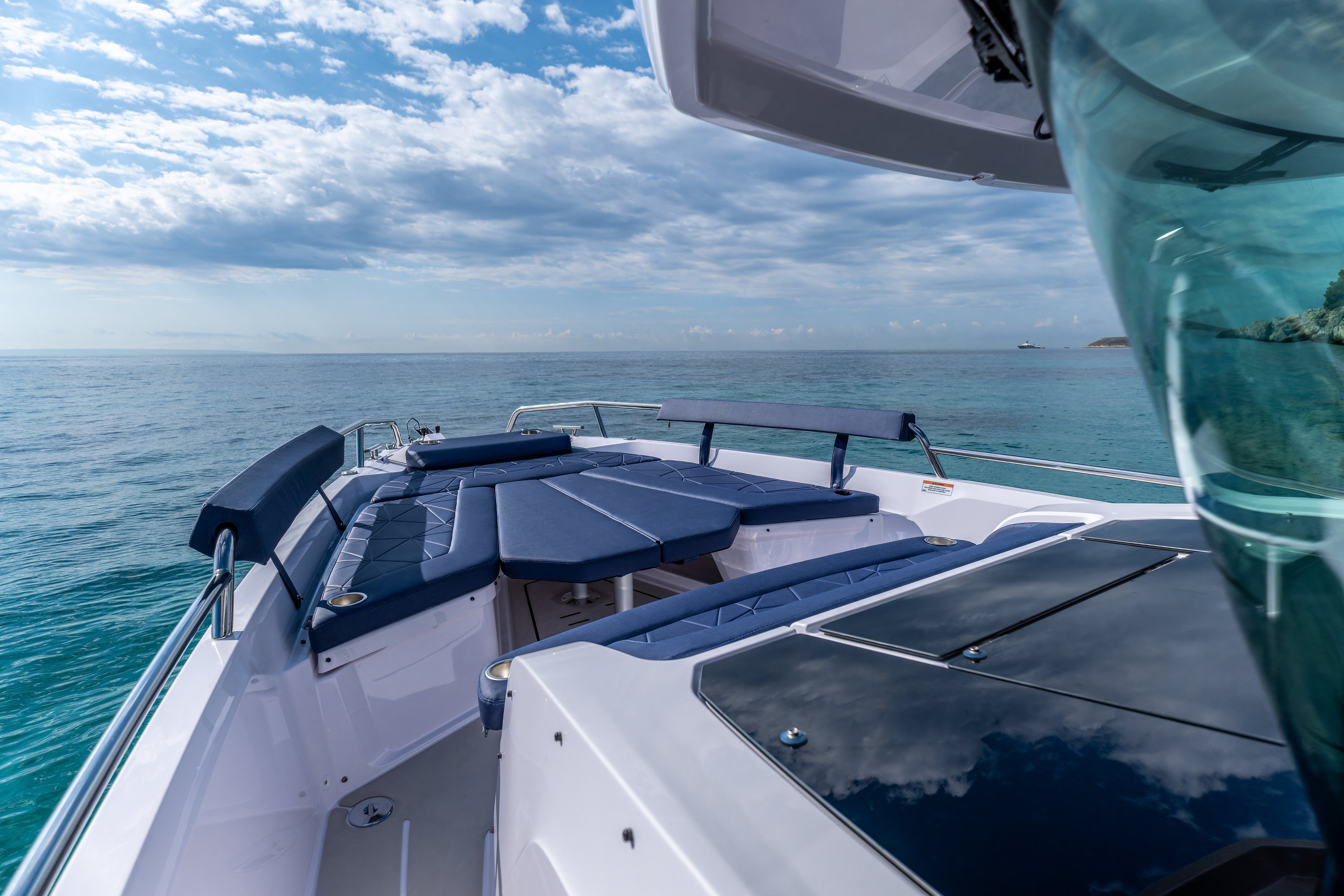 Axopar 29 XC Cross Cabin – Axopar Boats