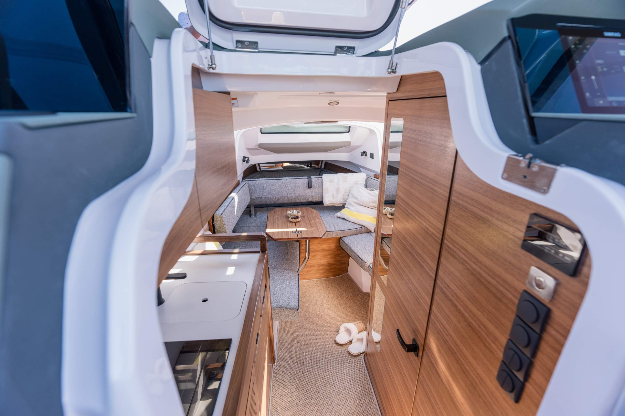 Axopar_38_Cross_Top_BRABUS_Performance_Line_Glacier_Blue-A1207991