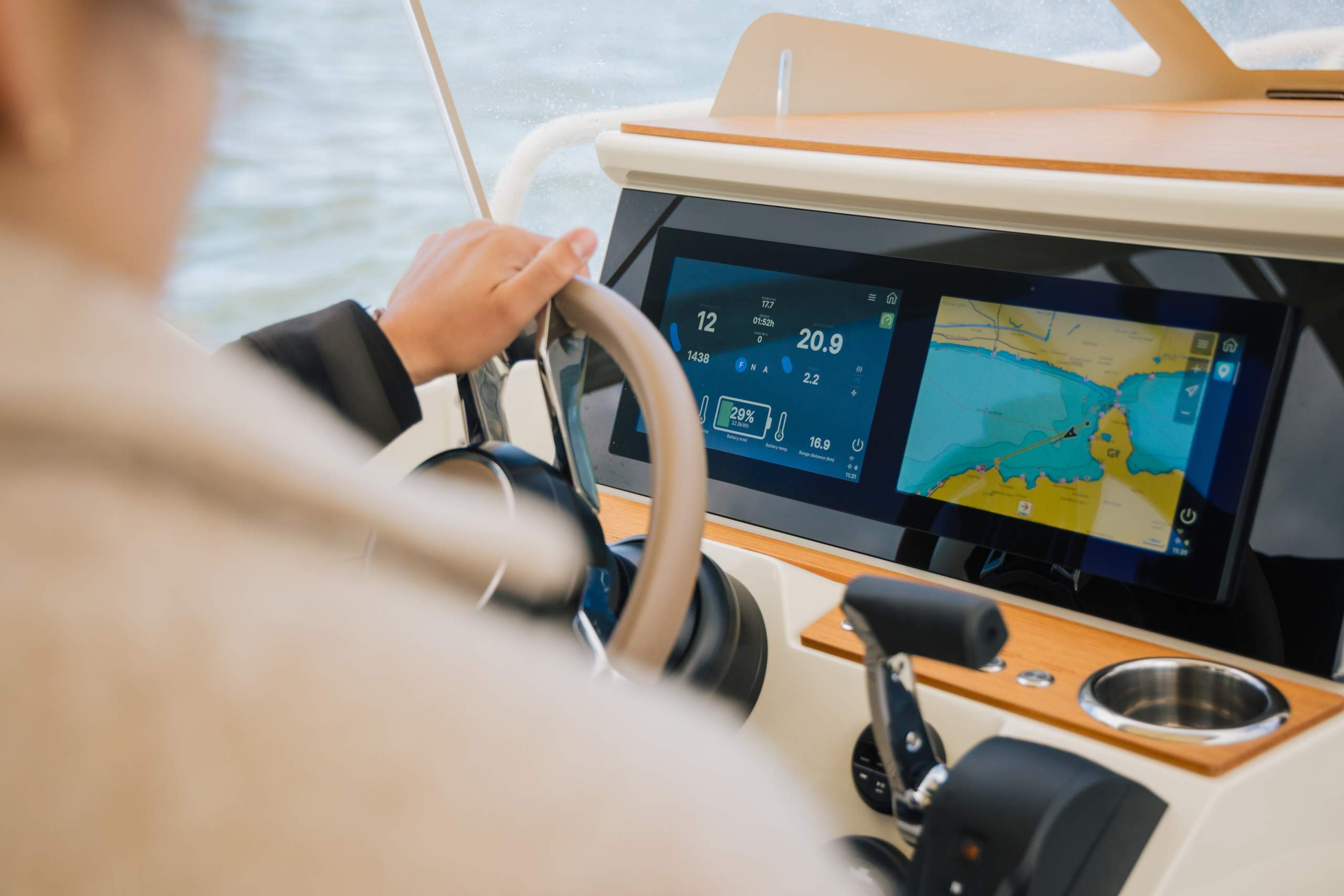 AX-E 25 Cross Top_E29A2806