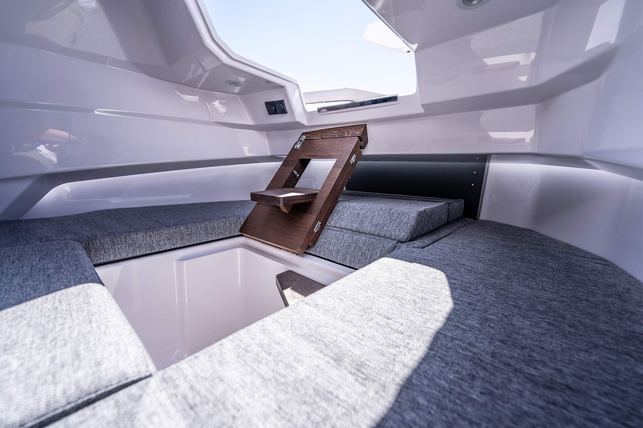 AX29CCX_Gallery__0003_Axopar 29 Multi Cabin 1