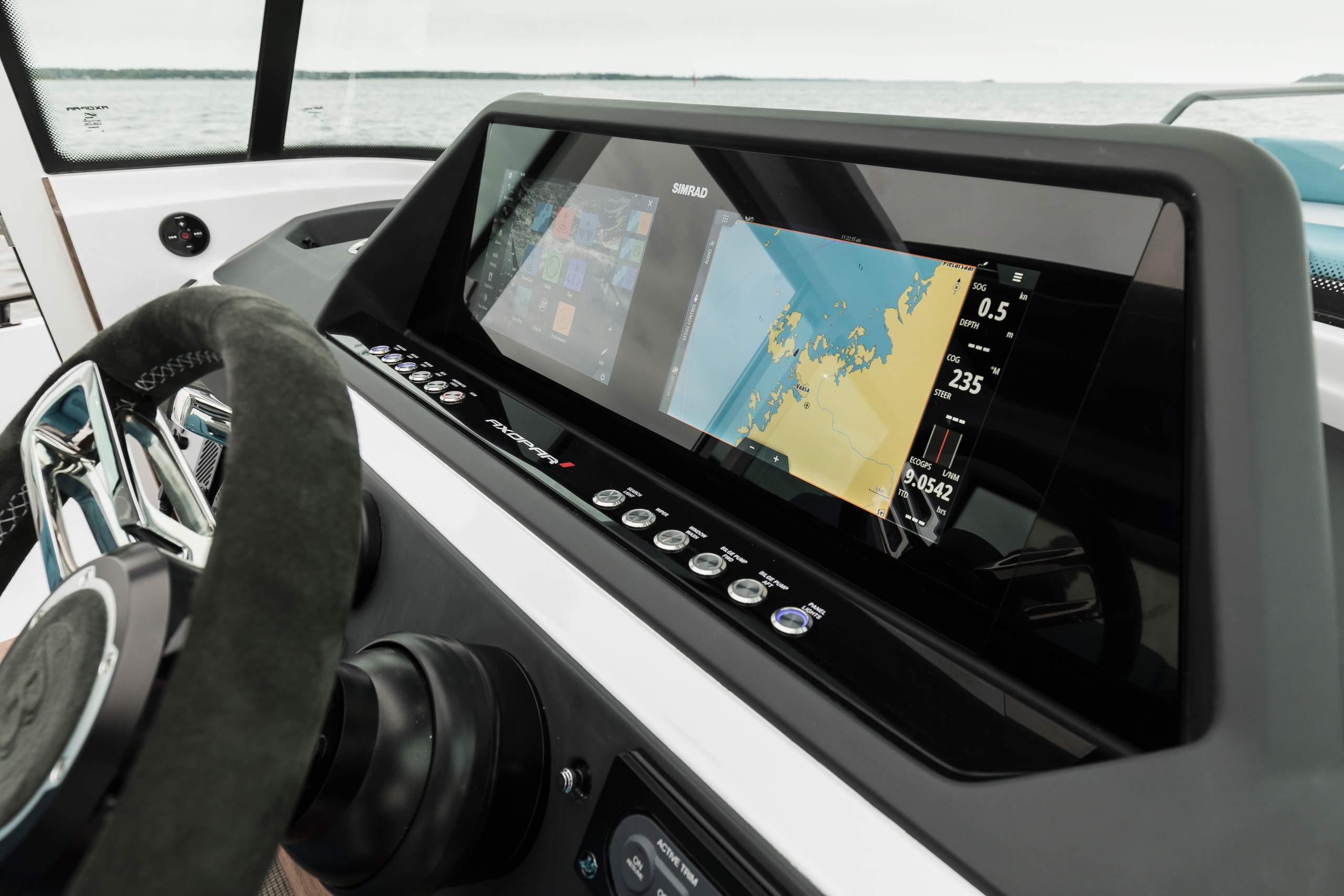 Axopar-28-C-BLTP_MY2021_Console_2