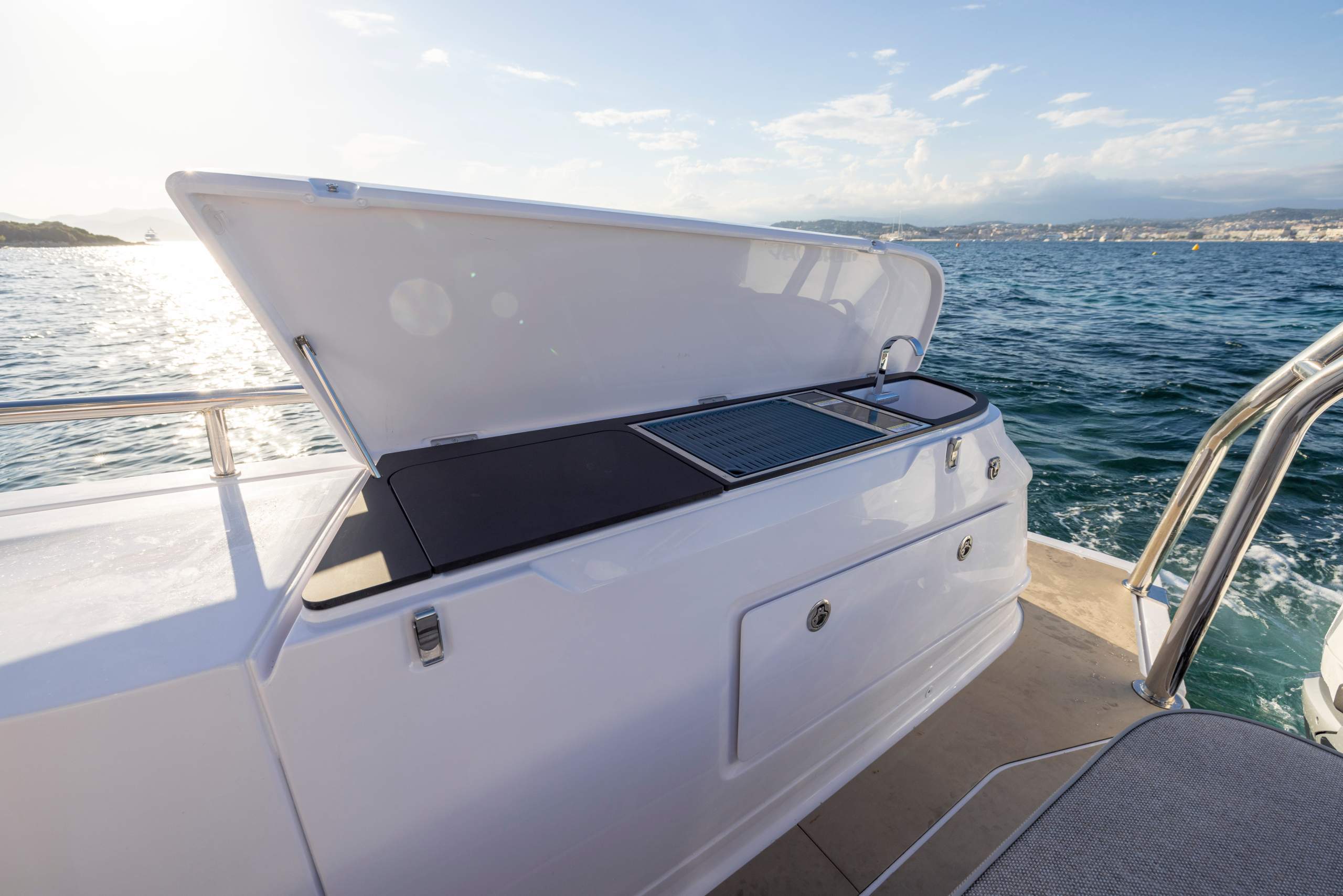 Axopar 45 XC Cross Cabin