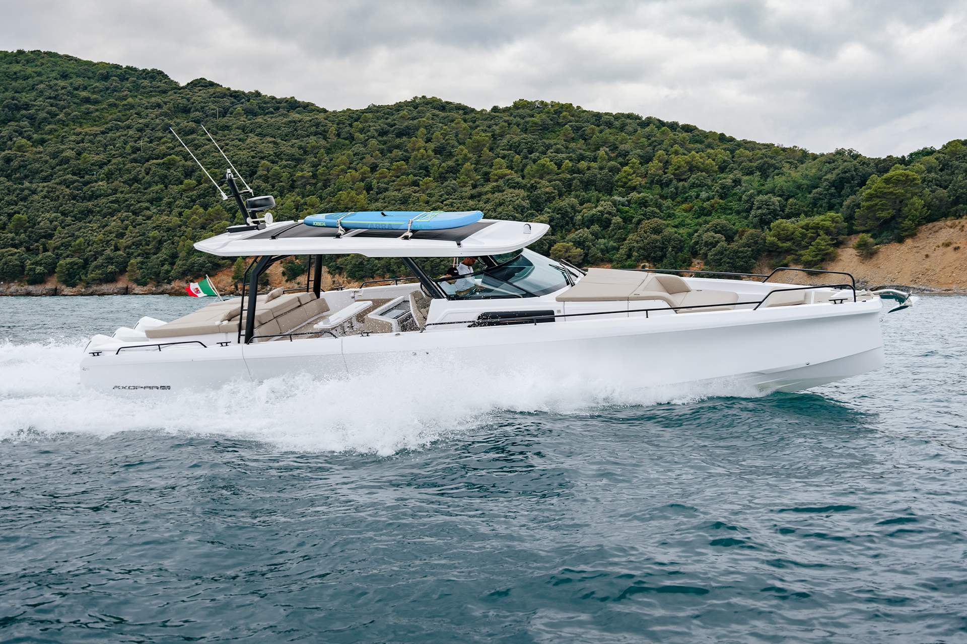 Axopar-45ST-press-release-2-1920x1280