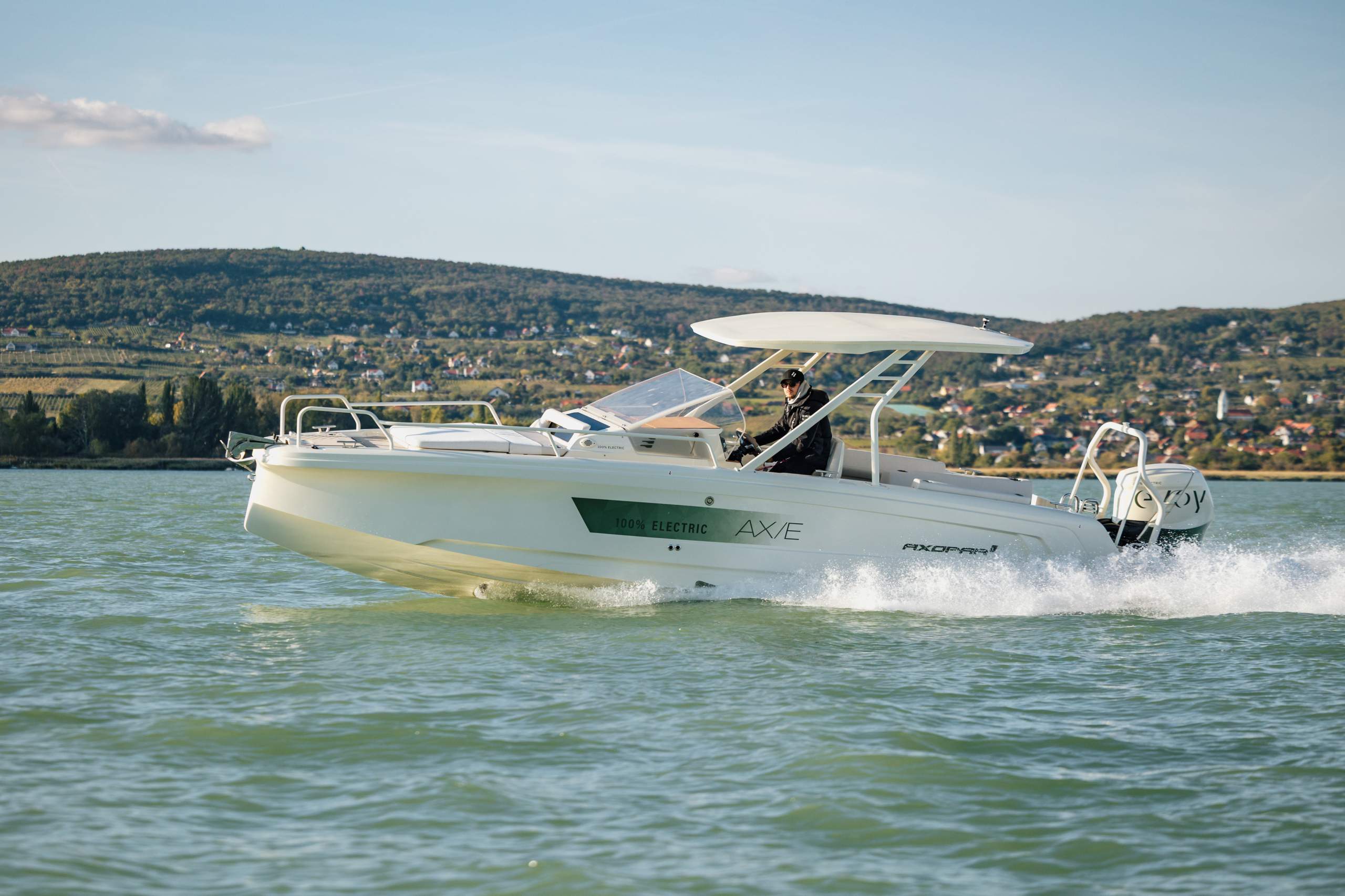 AX-E 25 Cross Top_E29A3337