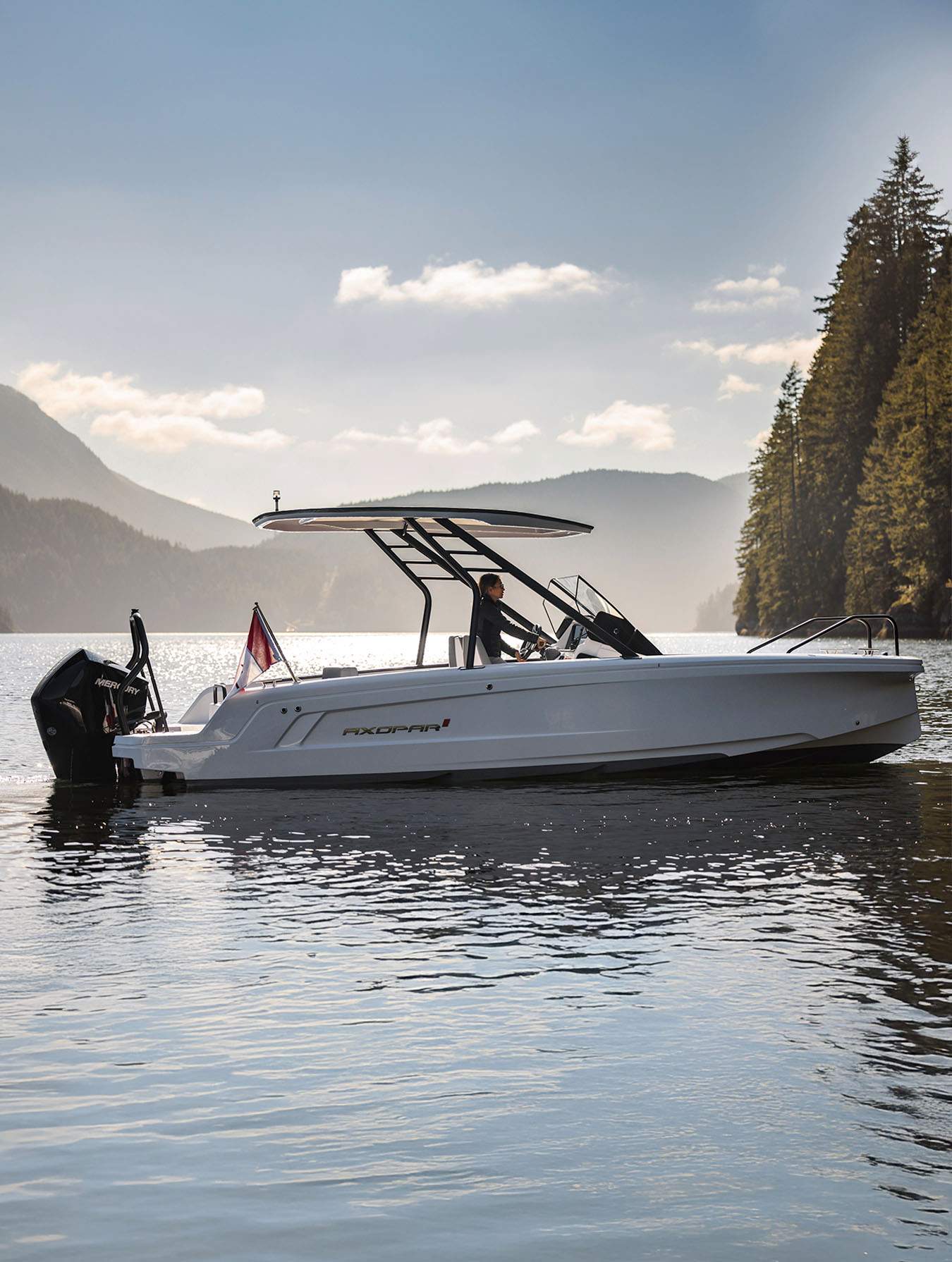 _0000_Axopar 22 TT_MY2022_0V9A3067