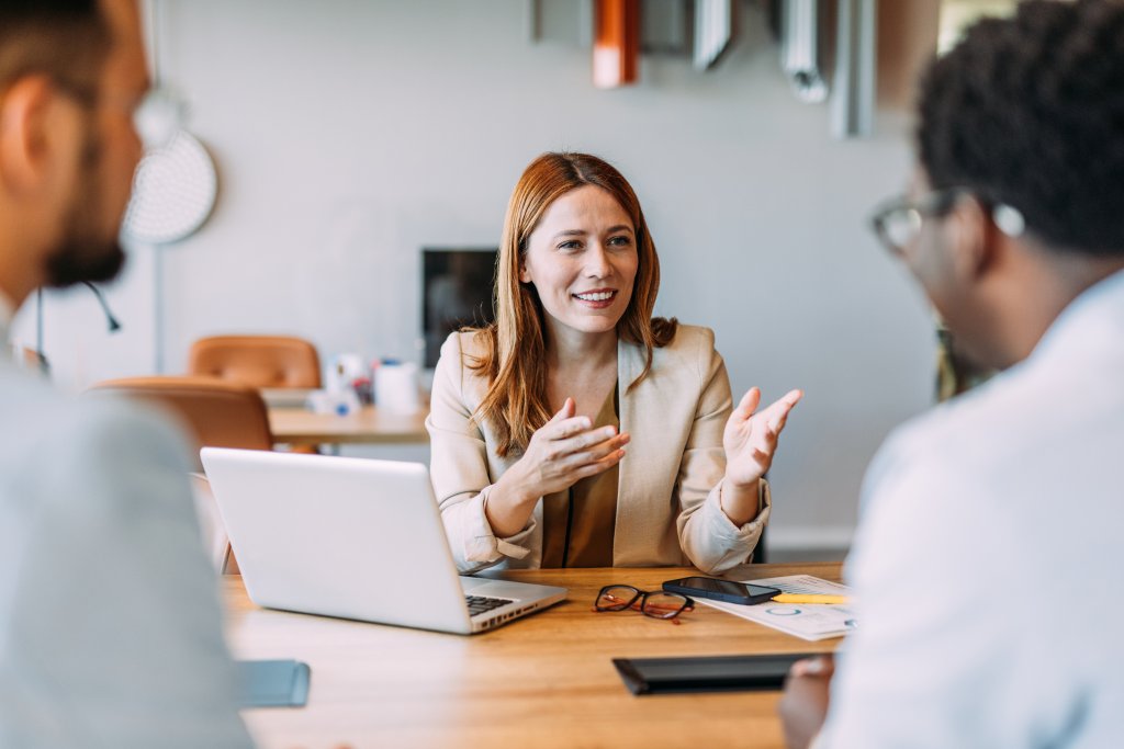 Professionelle Beratung in moderner Umgebung bei der Basellandschaftlichen Kantonalbank (BLKB).