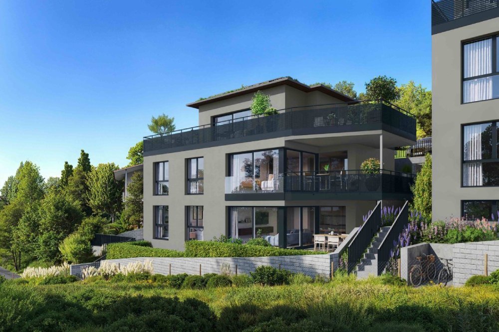 Modernes Mehrfamilienhaus mit zwei Eigentumswohnungen in grüner Umgebung mit Balkon und grossem Glas am Hagenbachweg 22, 4133 Pratteln