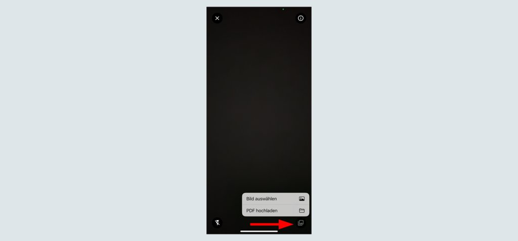 Mobiltelefonbildschirm mit der BLKB App und der Option PDF hochladen.