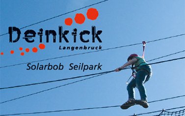 Mädchen klettert am Seilpark von Deinkick Langenbruck.