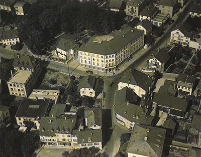 Historisches Bankgebäude BLKB aus der Ferne im Jahr 1931.