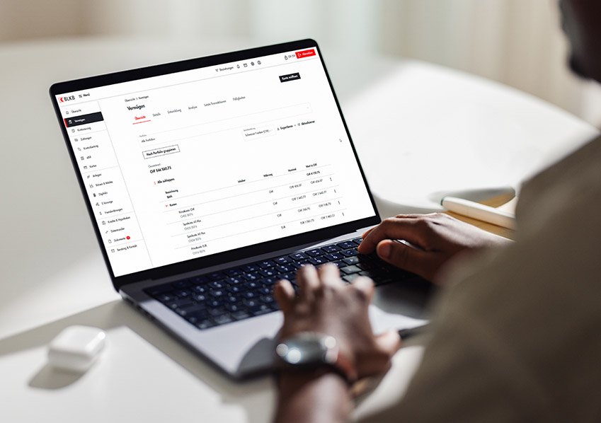 Der Benutzer interagiert mit dem Online-Banking der Basellandschaftlichen Kantonalbank.