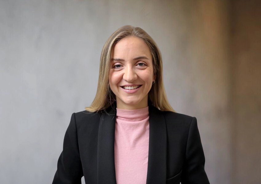 Porträt von Stefanie Adank
