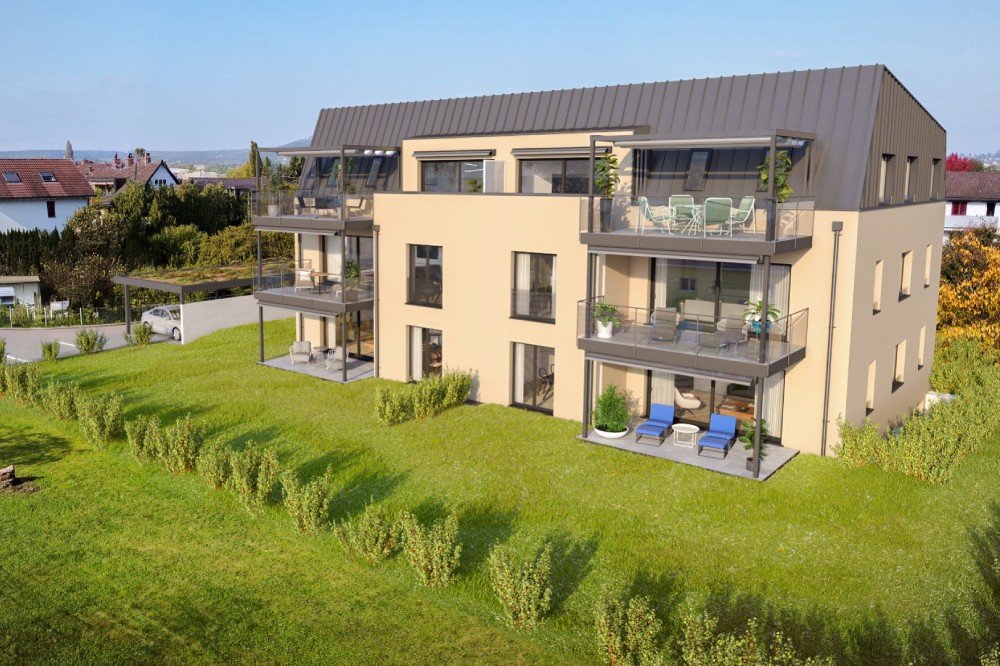 Mehrfamilienhaus mit Balkon und gepflegtem Garten in einer ruhigen Wohngegend am Kirchrain 1, 4107 Ettingen.