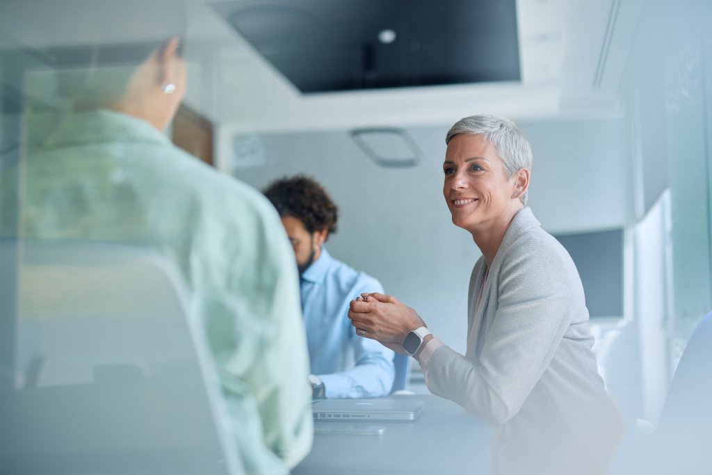 Zwei Geschäftskunden im Beratungsgespräch bei der Basellandschaftlichen Kantonalbank (BLKB).