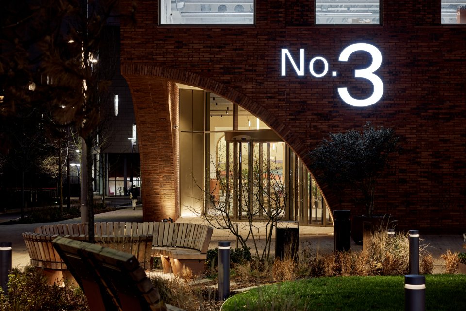 No.3 Circle Square by night