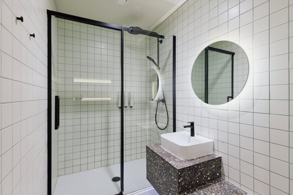 Showers and changing facilities - The Plaza