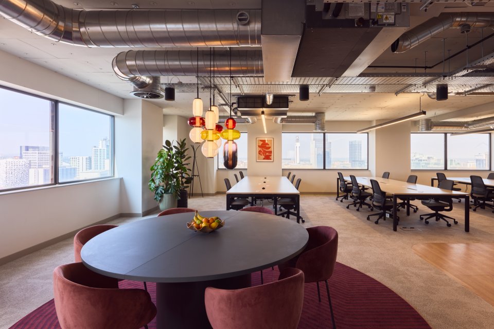 Scale your team with 66 desks offering stunning views.