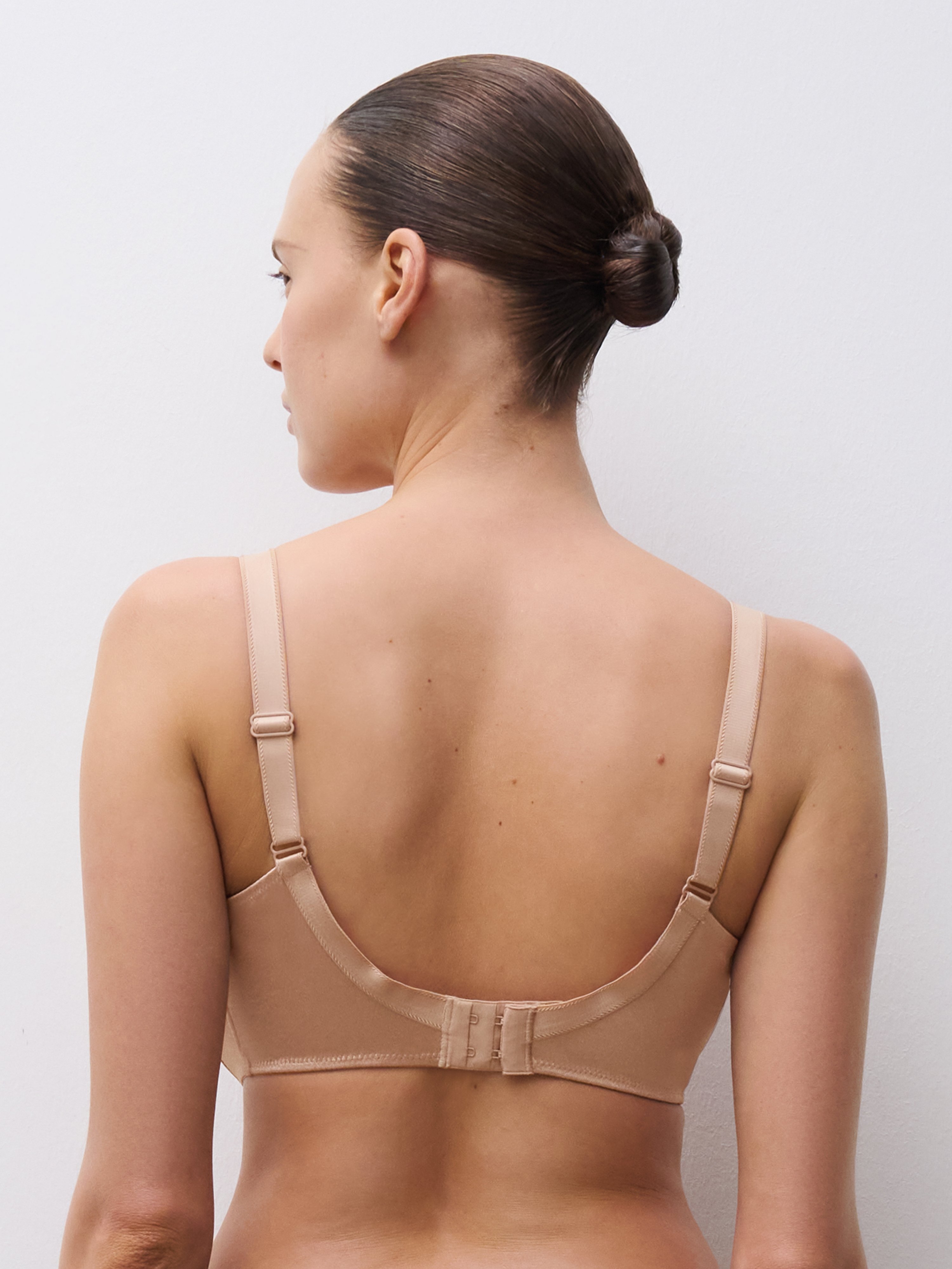 Molded full coverage bra