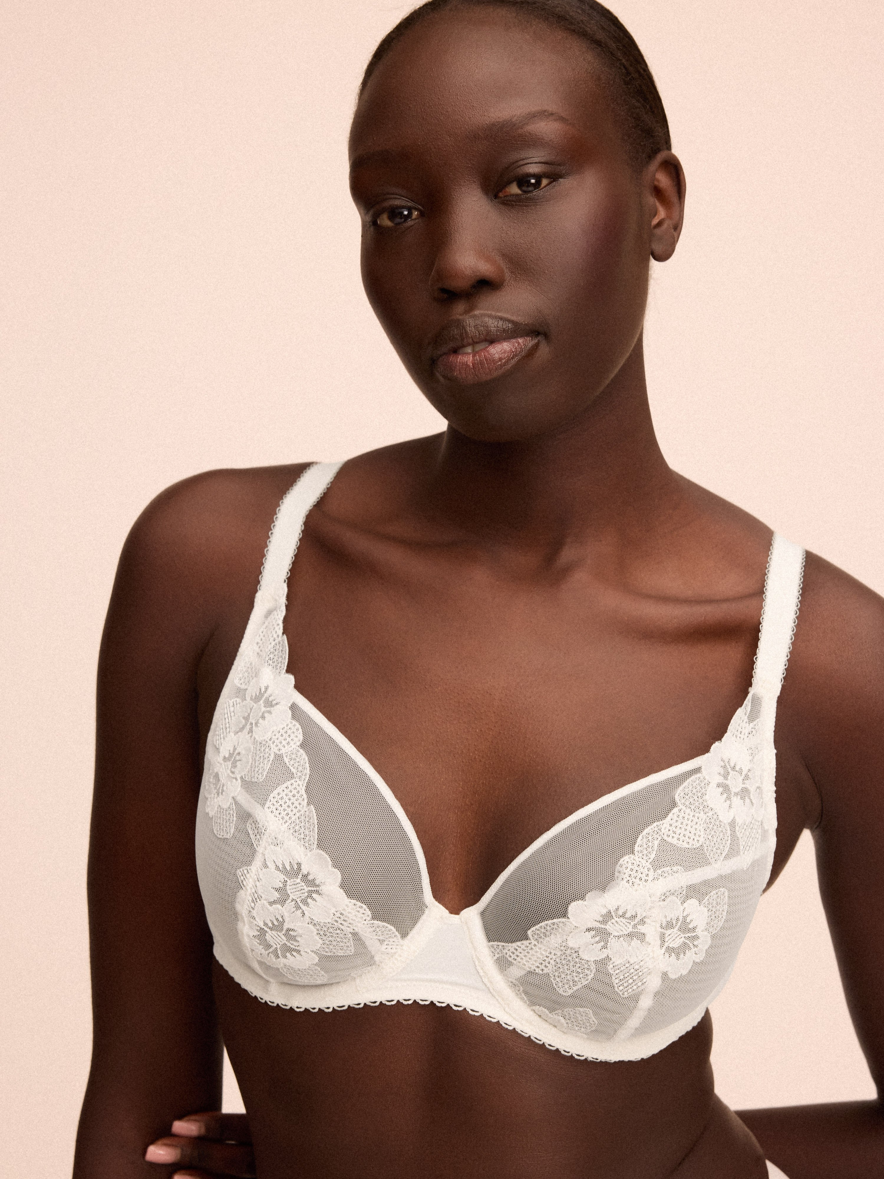 Soutien-gorge emboîtant