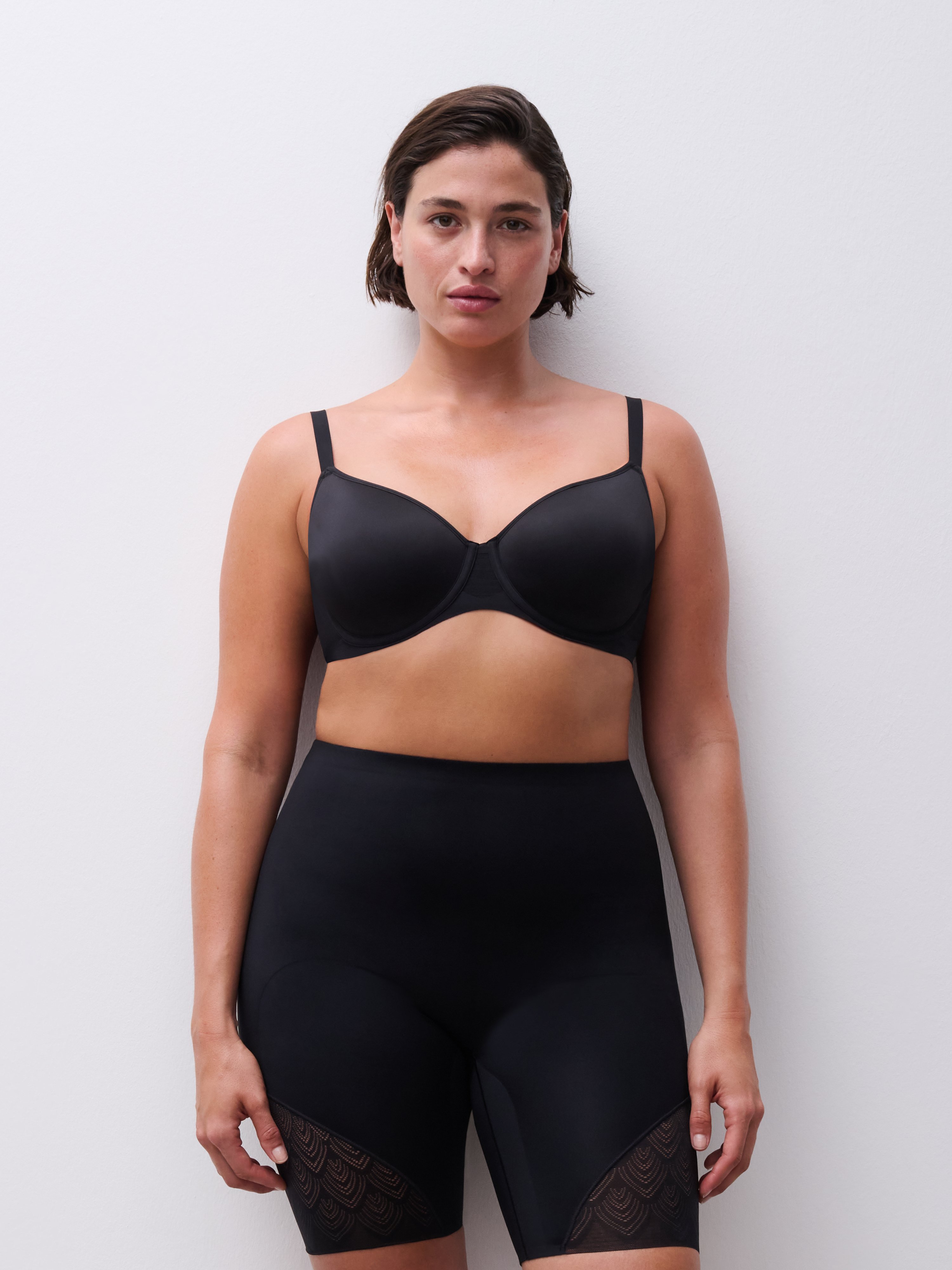 High-waisted shapewear panty