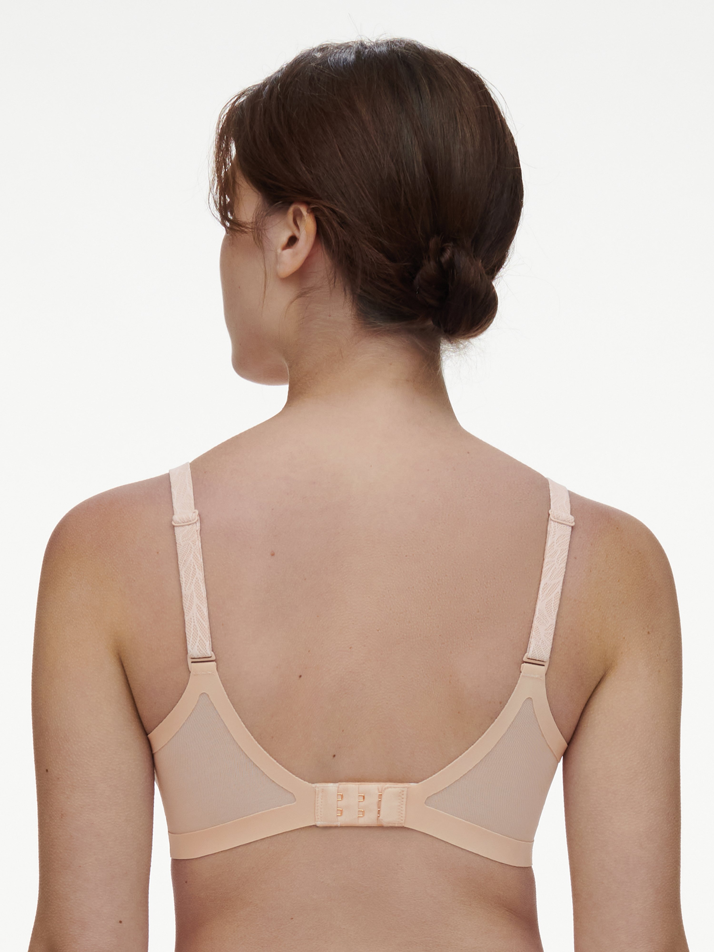 Soutien-gorge moulé emboîtant